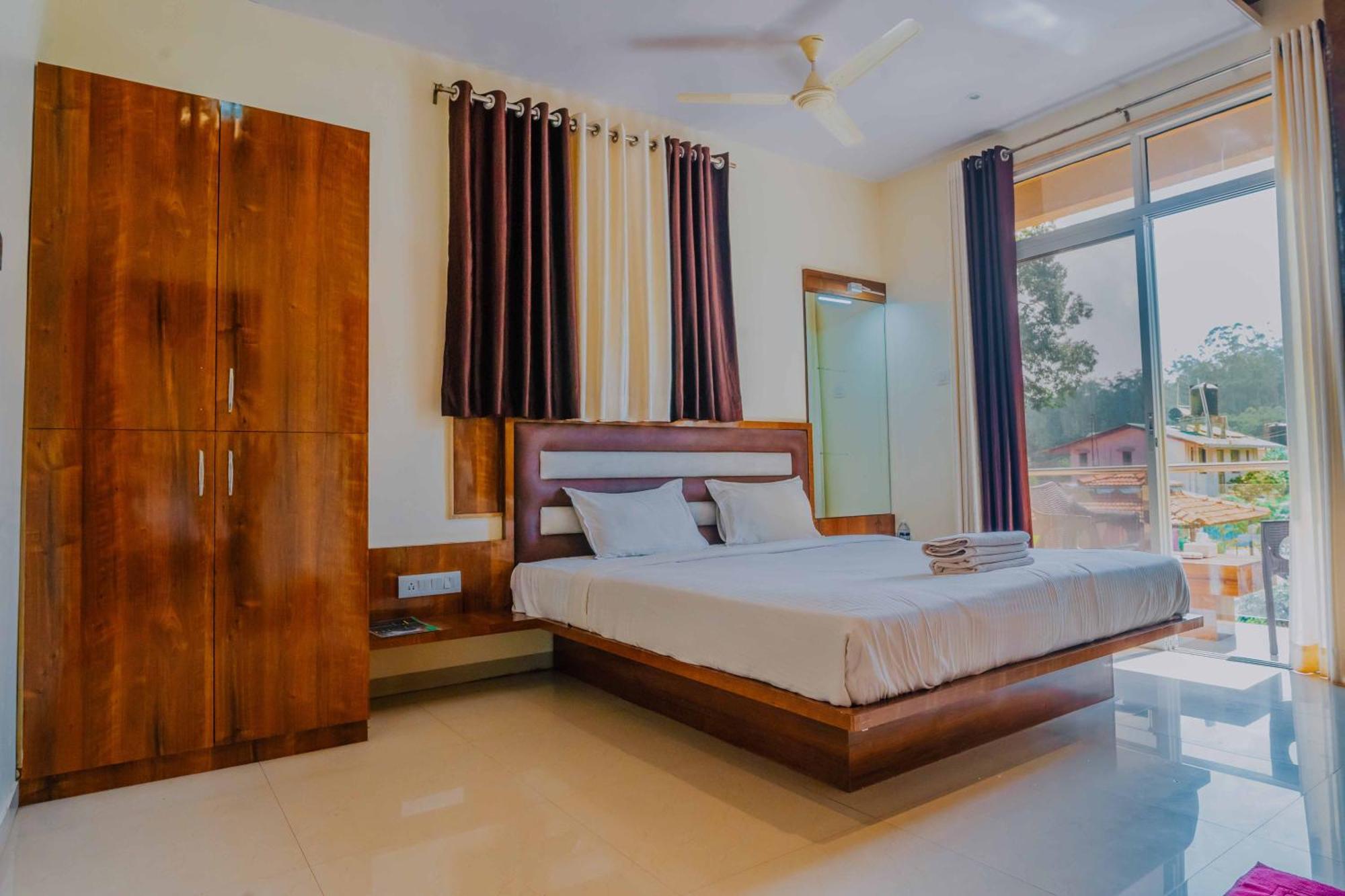 Hotel Oakwood 4*