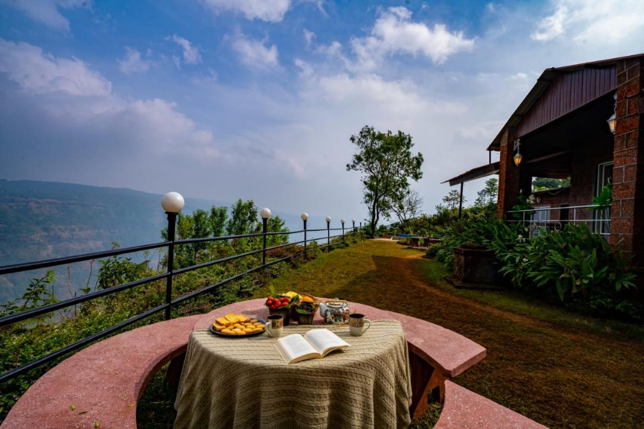 Lifeline - Miracle 5bhk Infinity Pool With Breathtaking Valley View And Huge Lawn Area Villa Mahabaleshwar