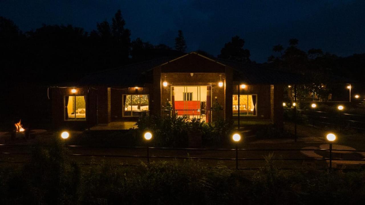 Villa Lifeline - Miracle 5bhk Infinity Pool With Breathtaking Valley View And Huge Lawn Area Mahabaleshwar