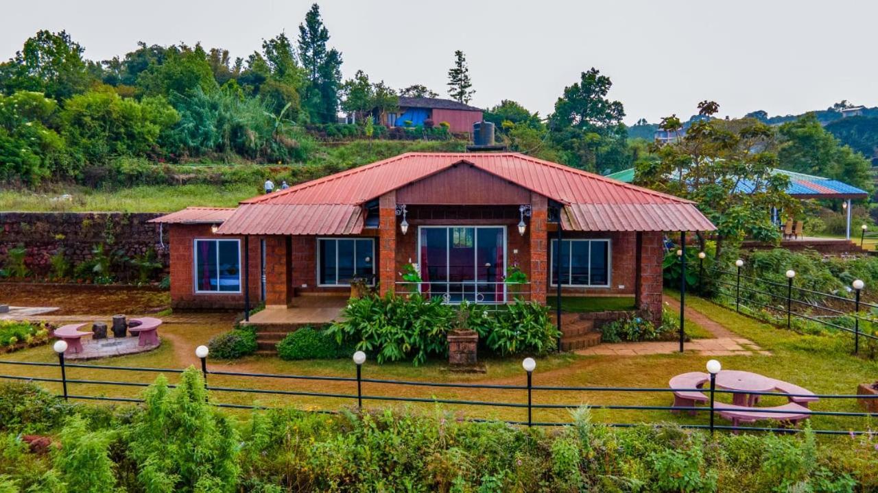 Lifeline - Miracle 5bhk Infinity Pool With Breathtaking Valley View And Huge Lawn Area Mahabaleshwar