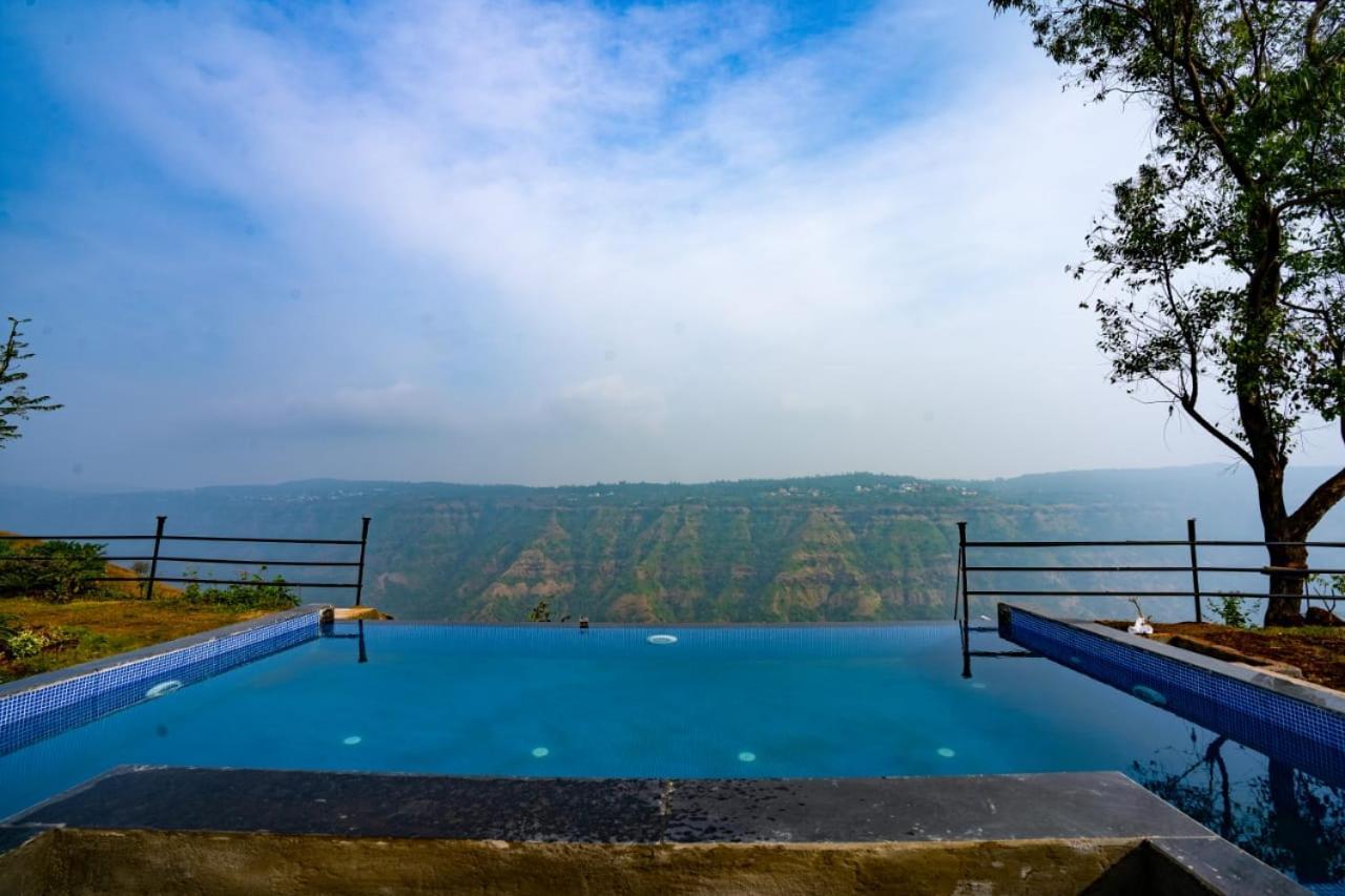Lifeline - Miracle 5bhk Infinity Pool With Breathtaking Valley View And Huge Lawn Area * Mahabaleshwar