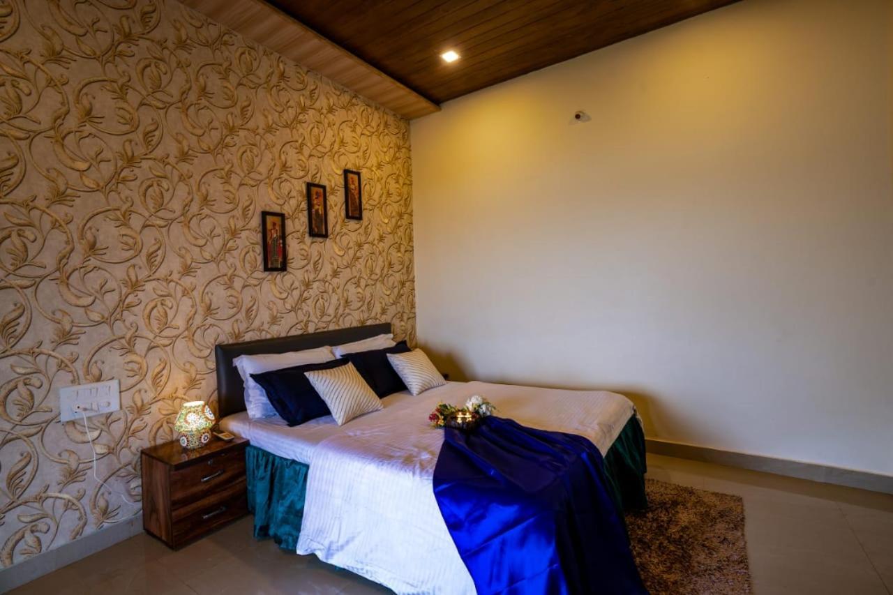Villa Lifeline - Miracle 5bhk Infinity Pool With Breathtaking Valley View And Huge Lawn Area