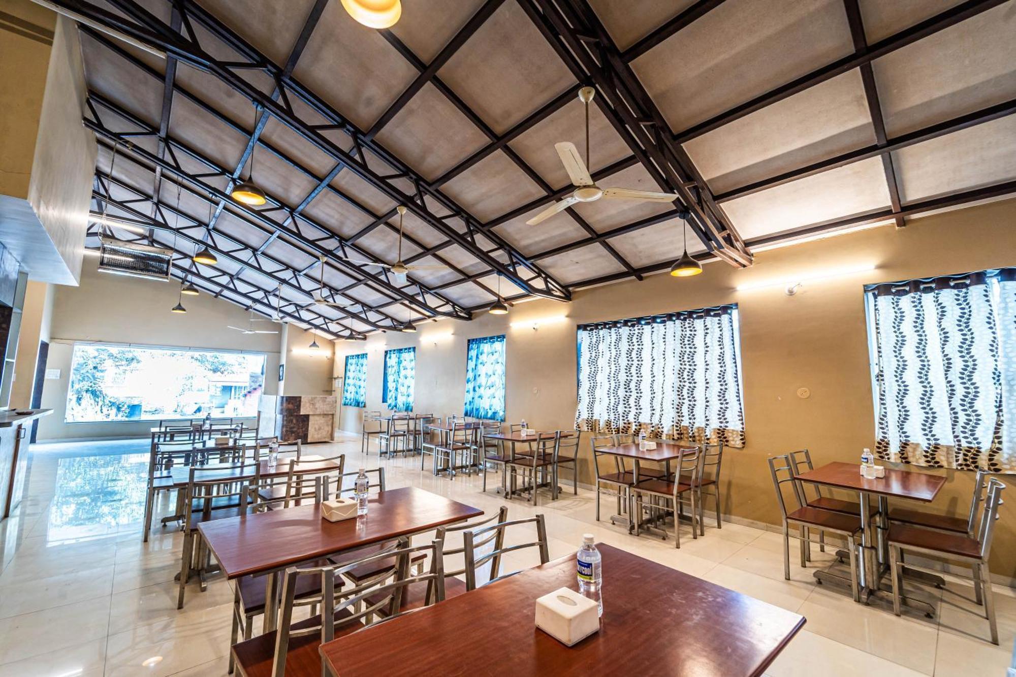 Treebo Bright Plaza & 3* Mahabaleshwar