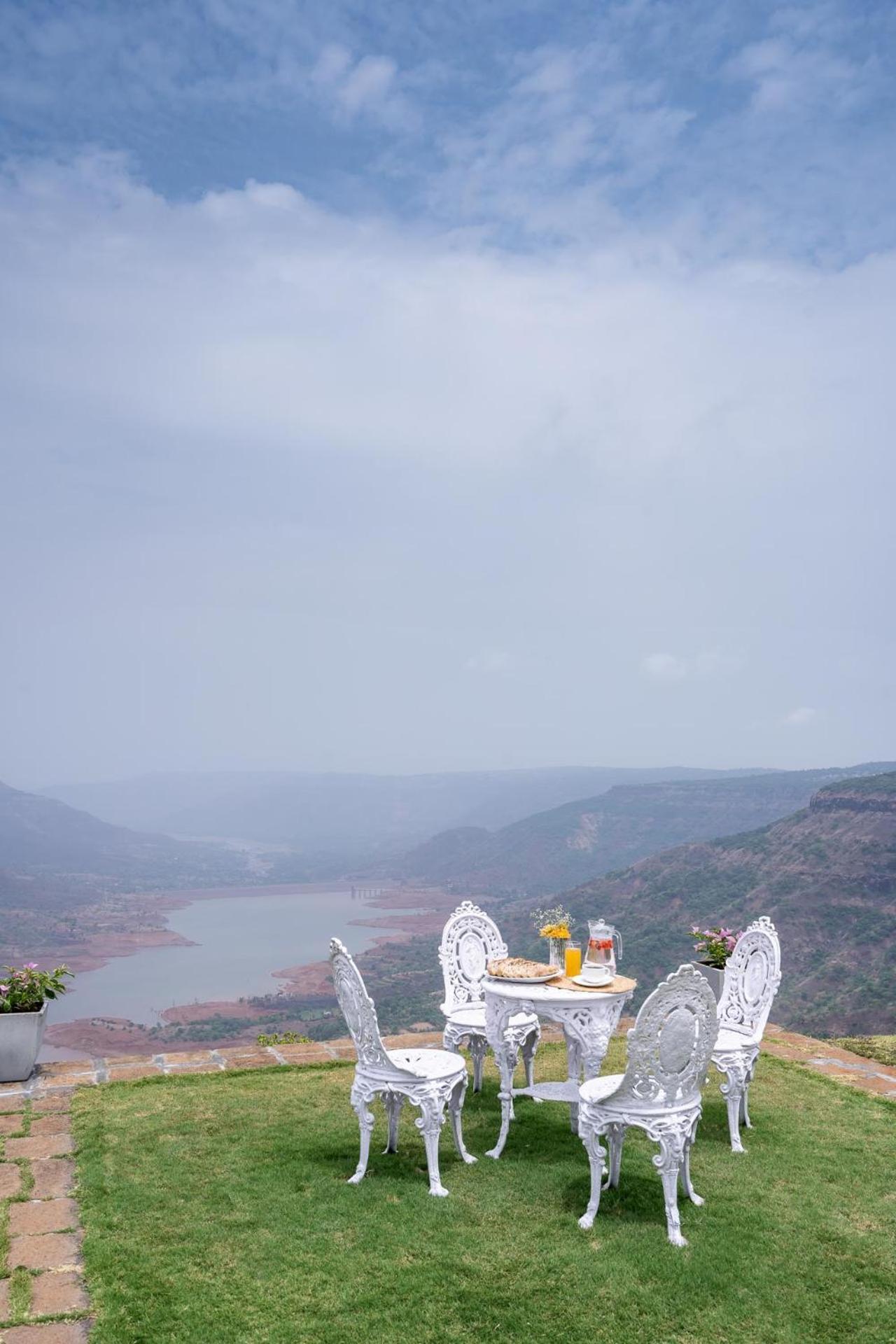 Lohonostays Gold Mist Villa Mahabaleshwar