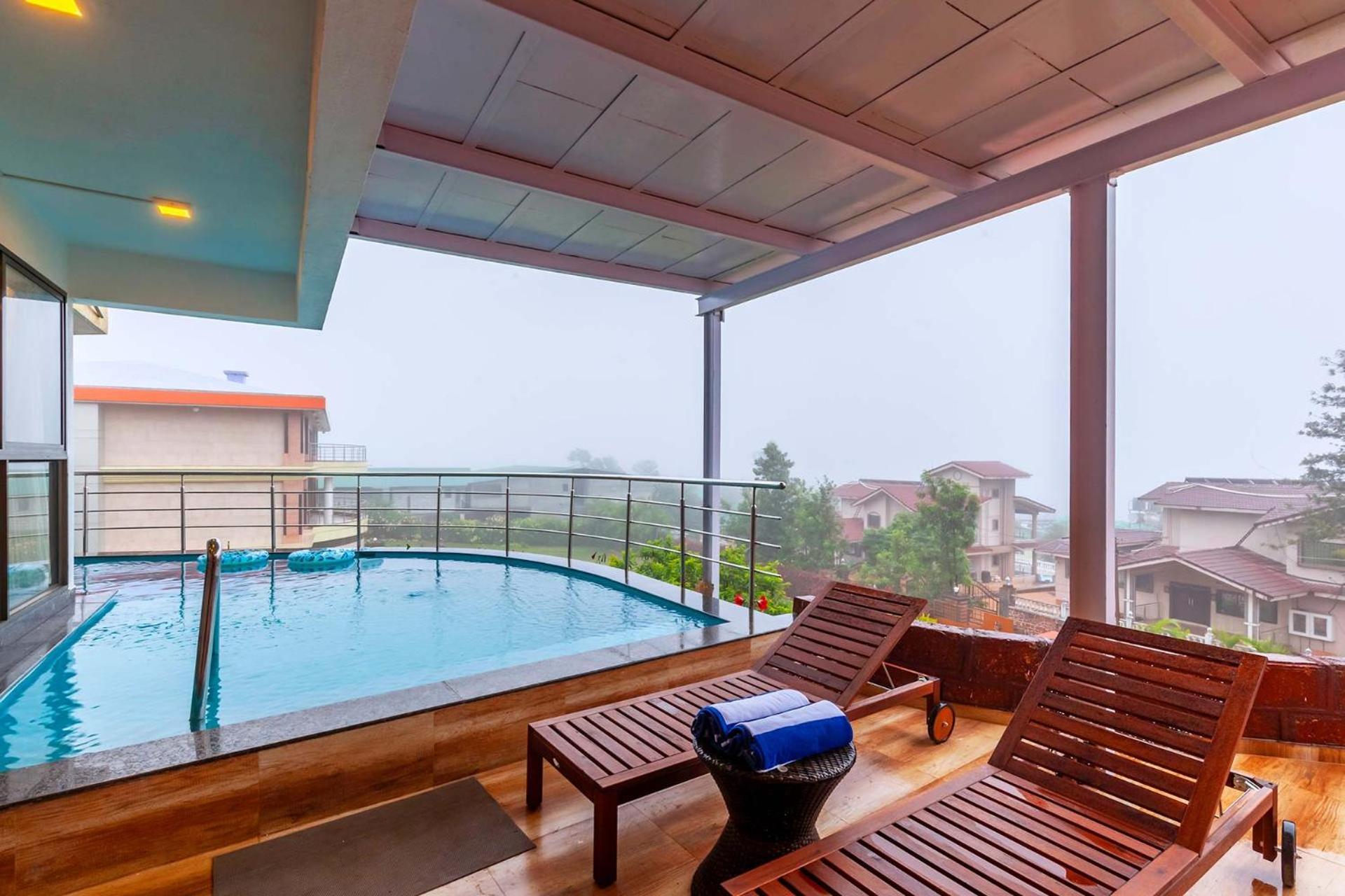 Villa Stayvista's Serenity Hills: Luxe Retreat With Valley Views And Pool Mahabaleshwar