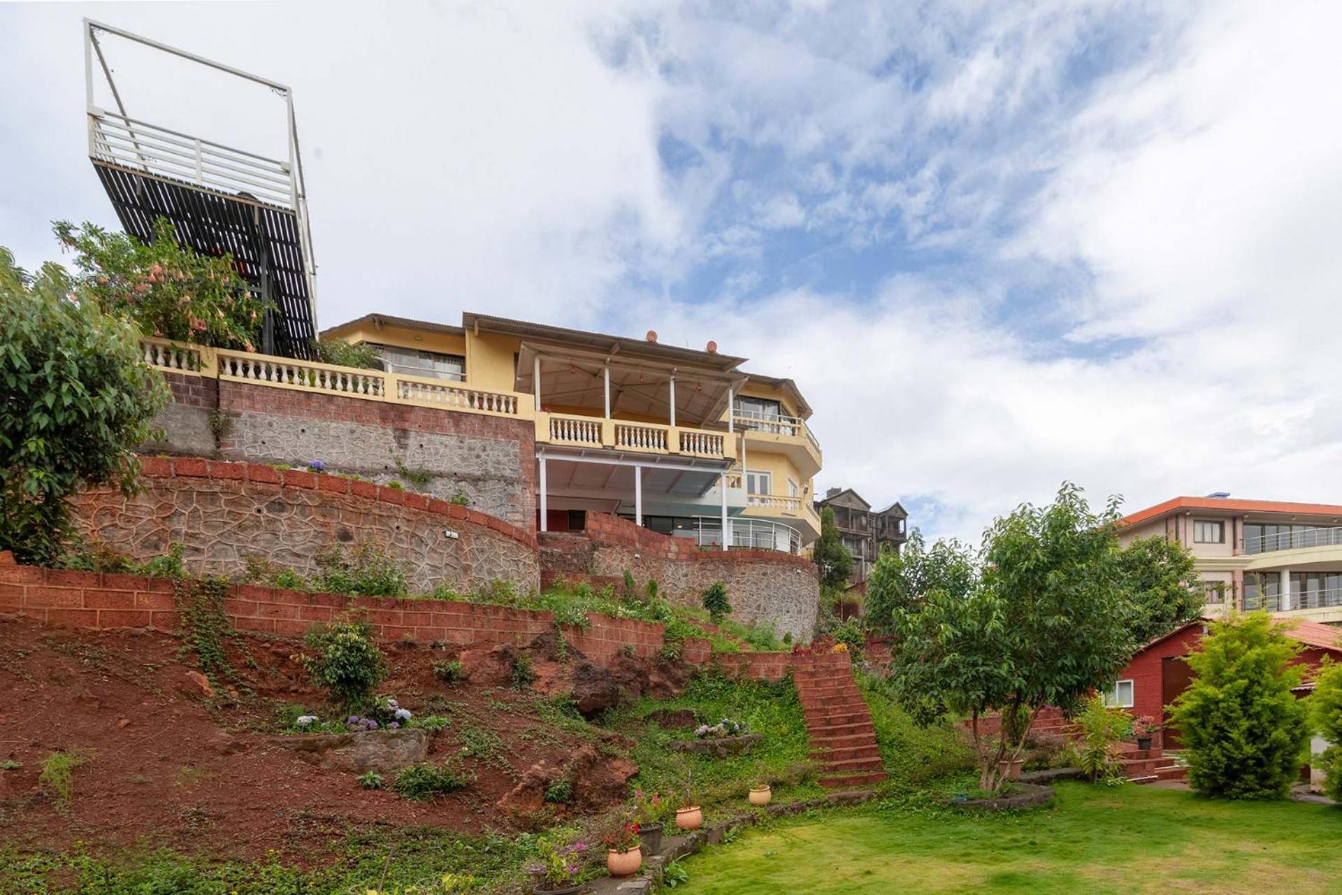 Stayvista's Serenity Hills: Luxe Retreat With Valley Views And Pool Villa Mahabaleshwar