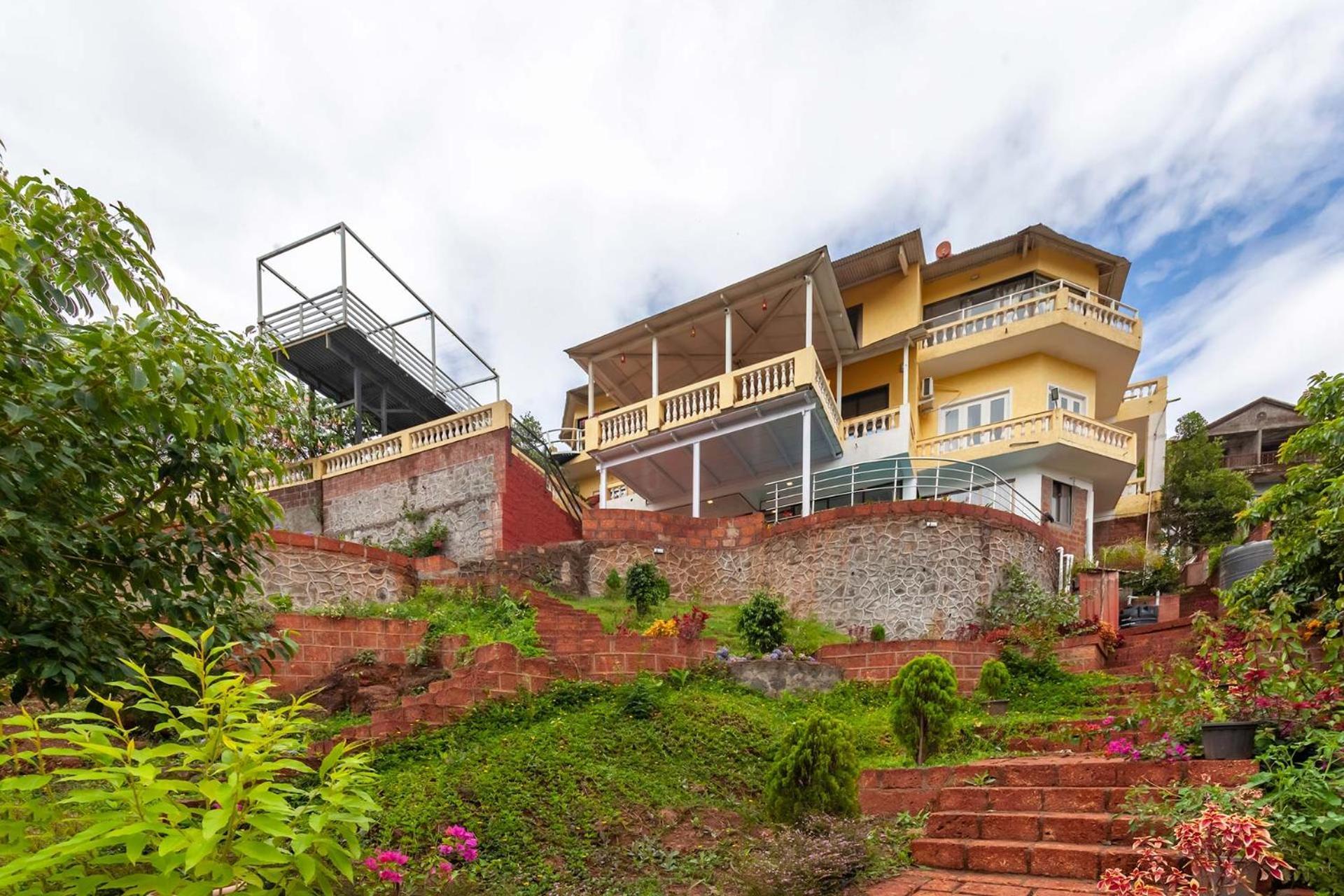 Villa Stayvista's Serenity Hills: Luxe Retreat With Valley Views And Pool Mahabaleshwar