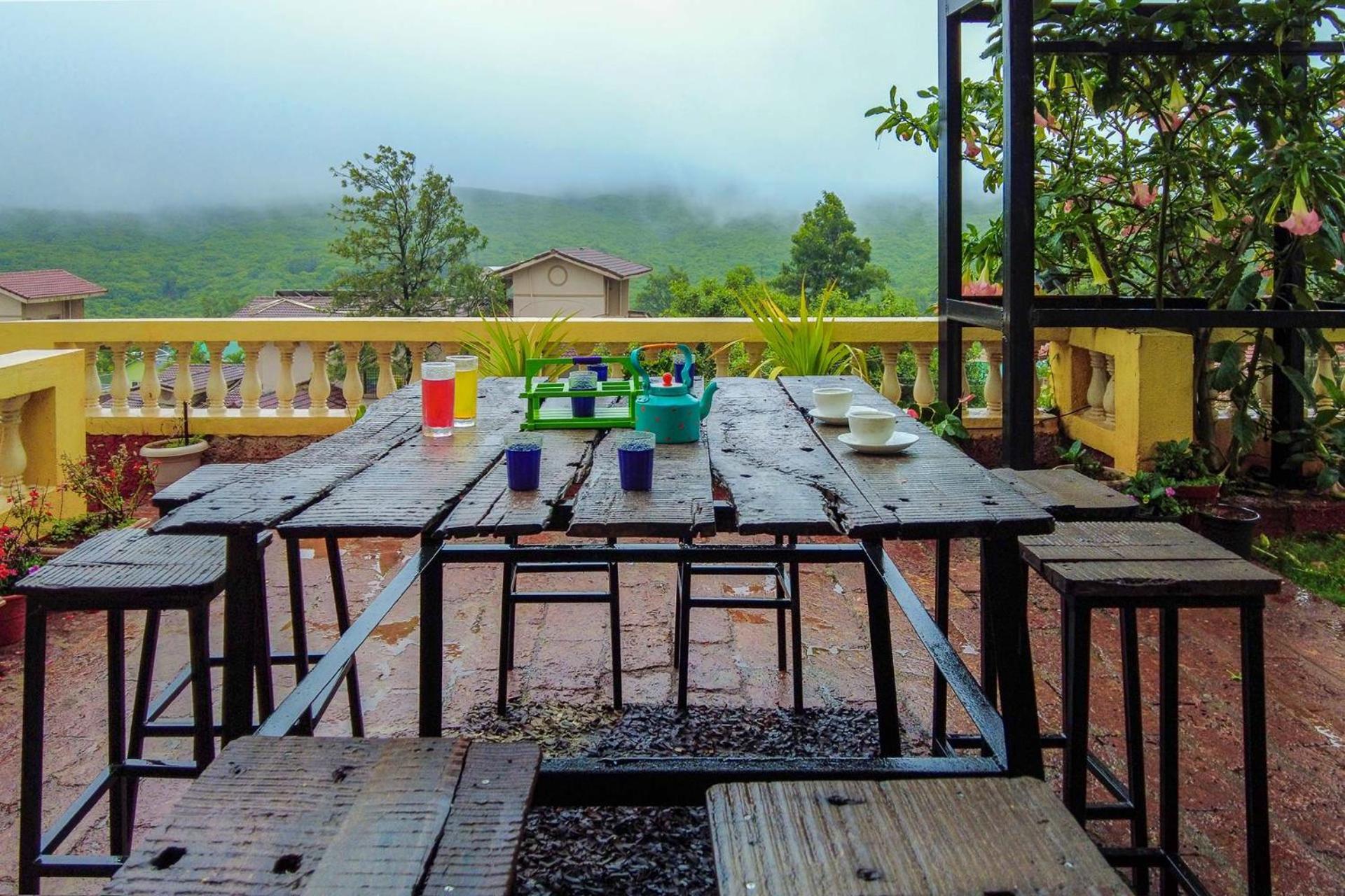 Stayvista's Serenity Hills: Luxe Retreat With Valley Views And Pool Villa *
