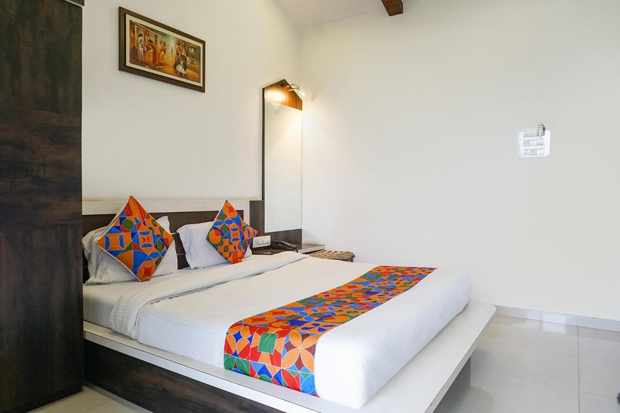 Fabhotel Prime Meera Vatika - Nr Veena Lake