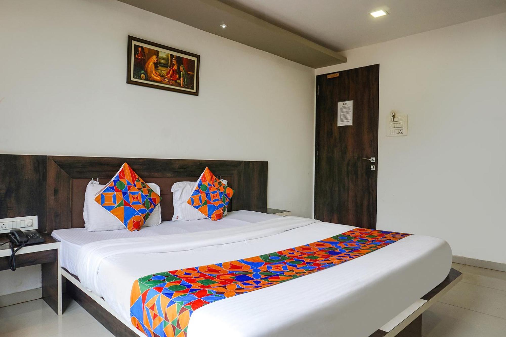 Fabhotel Prime Meera Vatika - Nr Veena Lake Hotel 3*