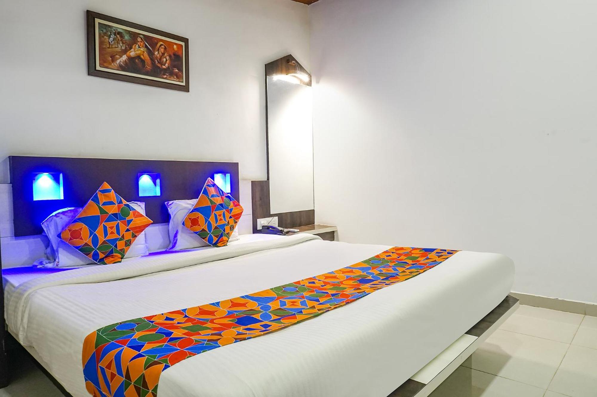 Fabhotel Prime Meera Vatika - Nr Veena Lake Hotel 3*