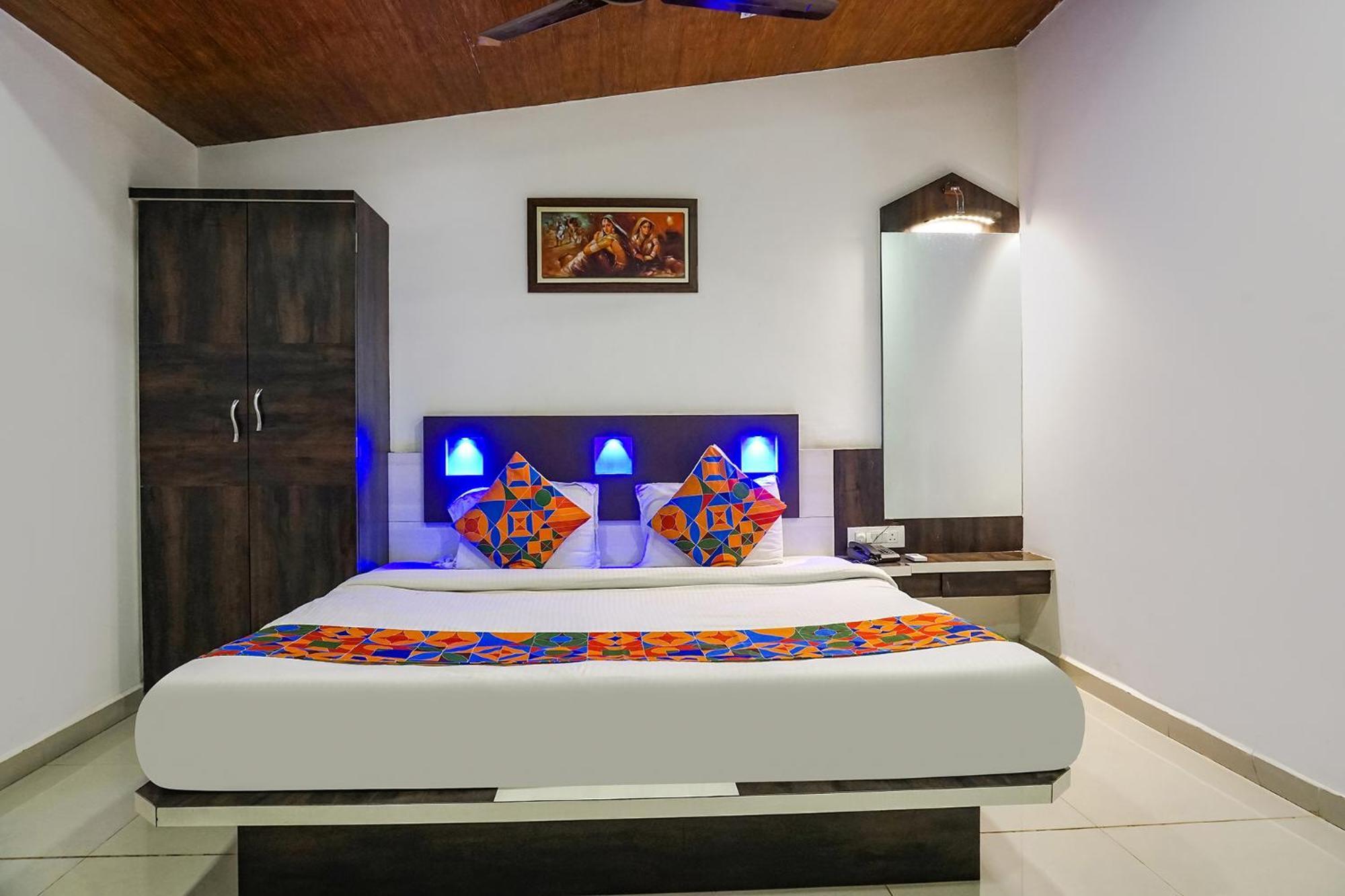 Fabhotel Prime Meera Vatika - Nr Veena Lake 3*