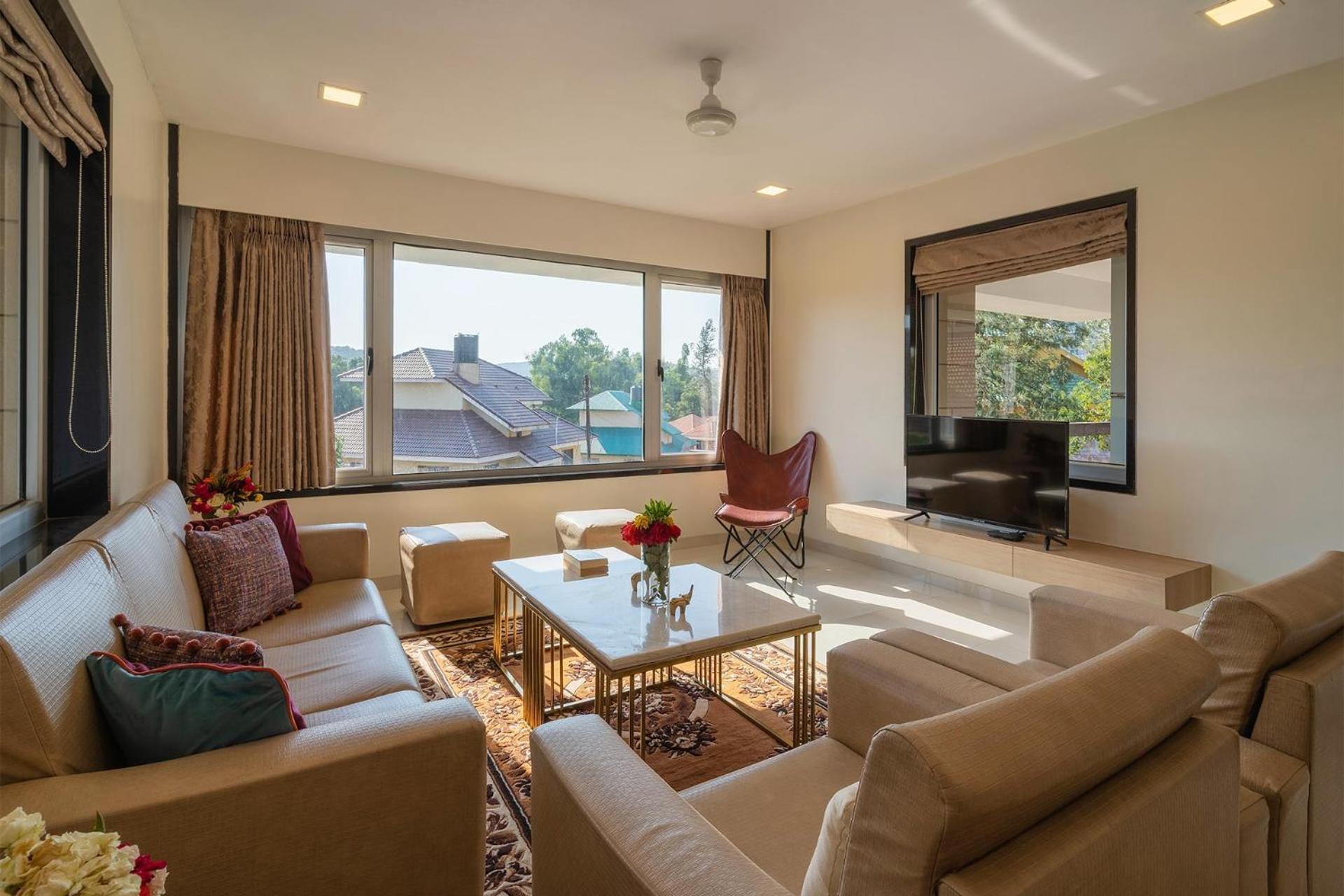 Stayvista's Emilia - Terrace With Deck, Outdoor Jacuzzi, Indoor Activities, Garden, And Gym Villa Mahabaleshwar
