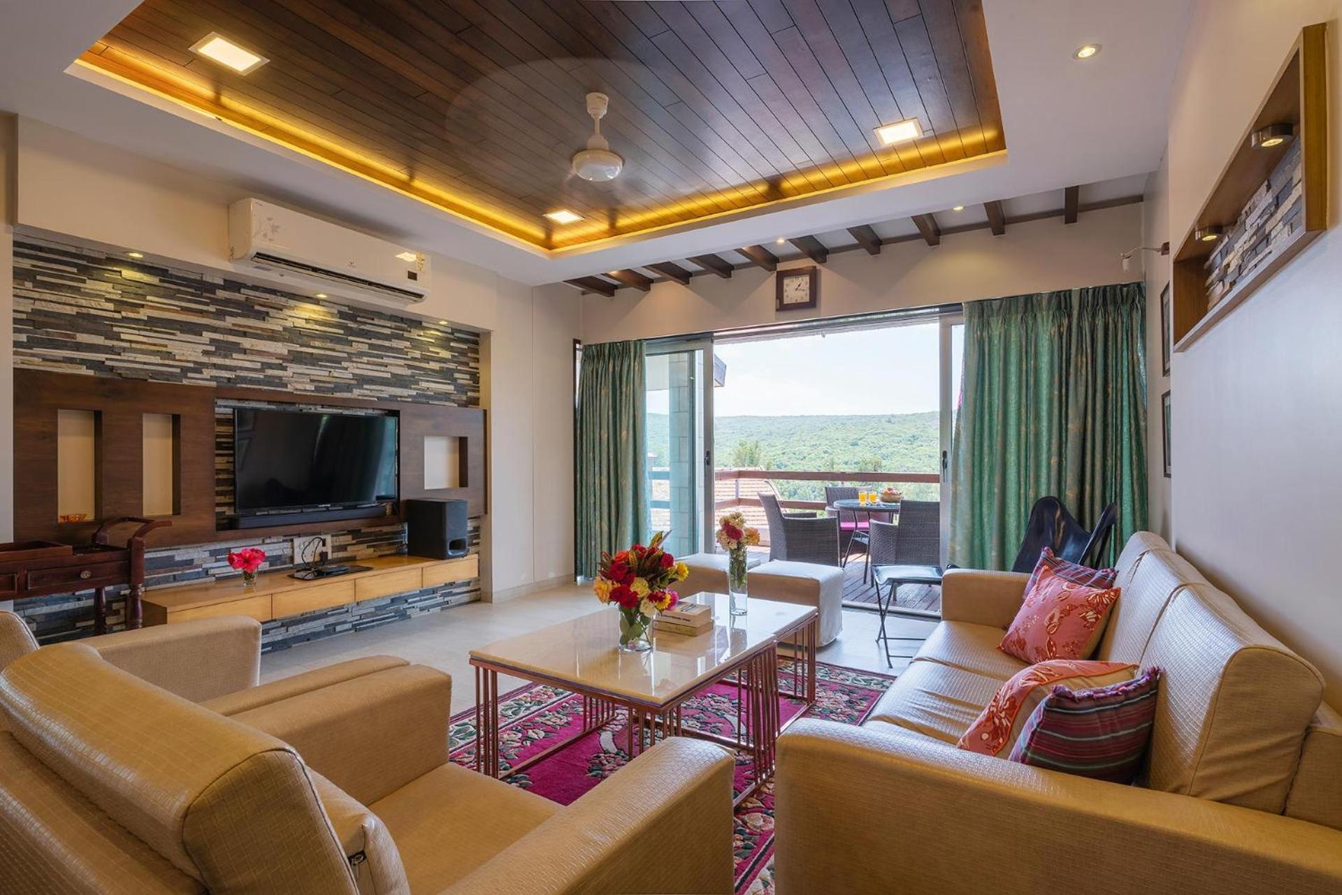 Stayvista's Emilia - Terrace With Deck, Outdoor Jacuzzi, Indoor Activities, Garden, And Gym Villa Mahabaleshwar