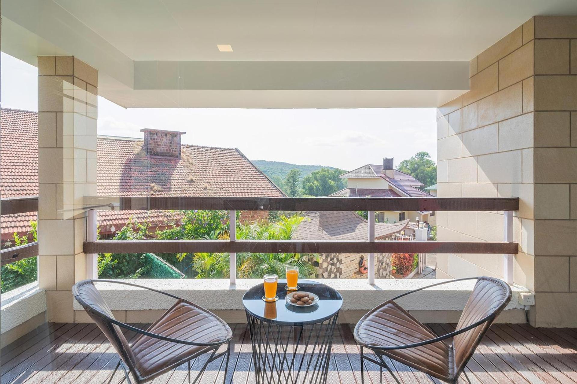 Stayvista's Emilia - Terrace With Deck, Outdoor Jacuzzi, Indoor Activities, Garden, And Gym Villa *