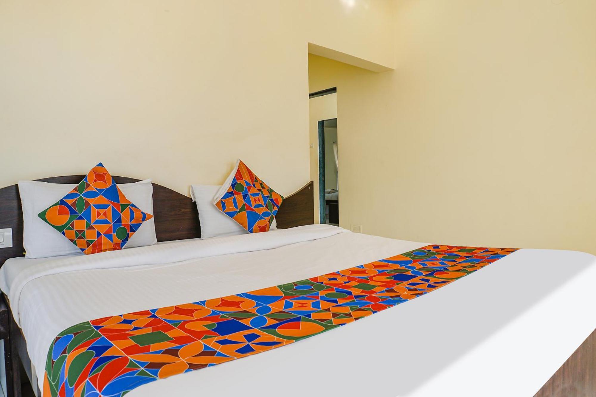 Fabexpress Chinar Residency 3*