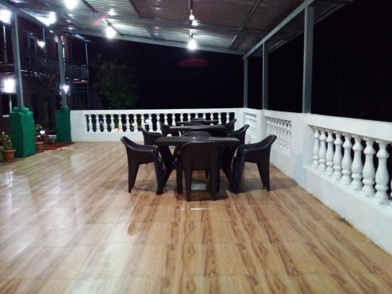 Royal Stone Homestay *