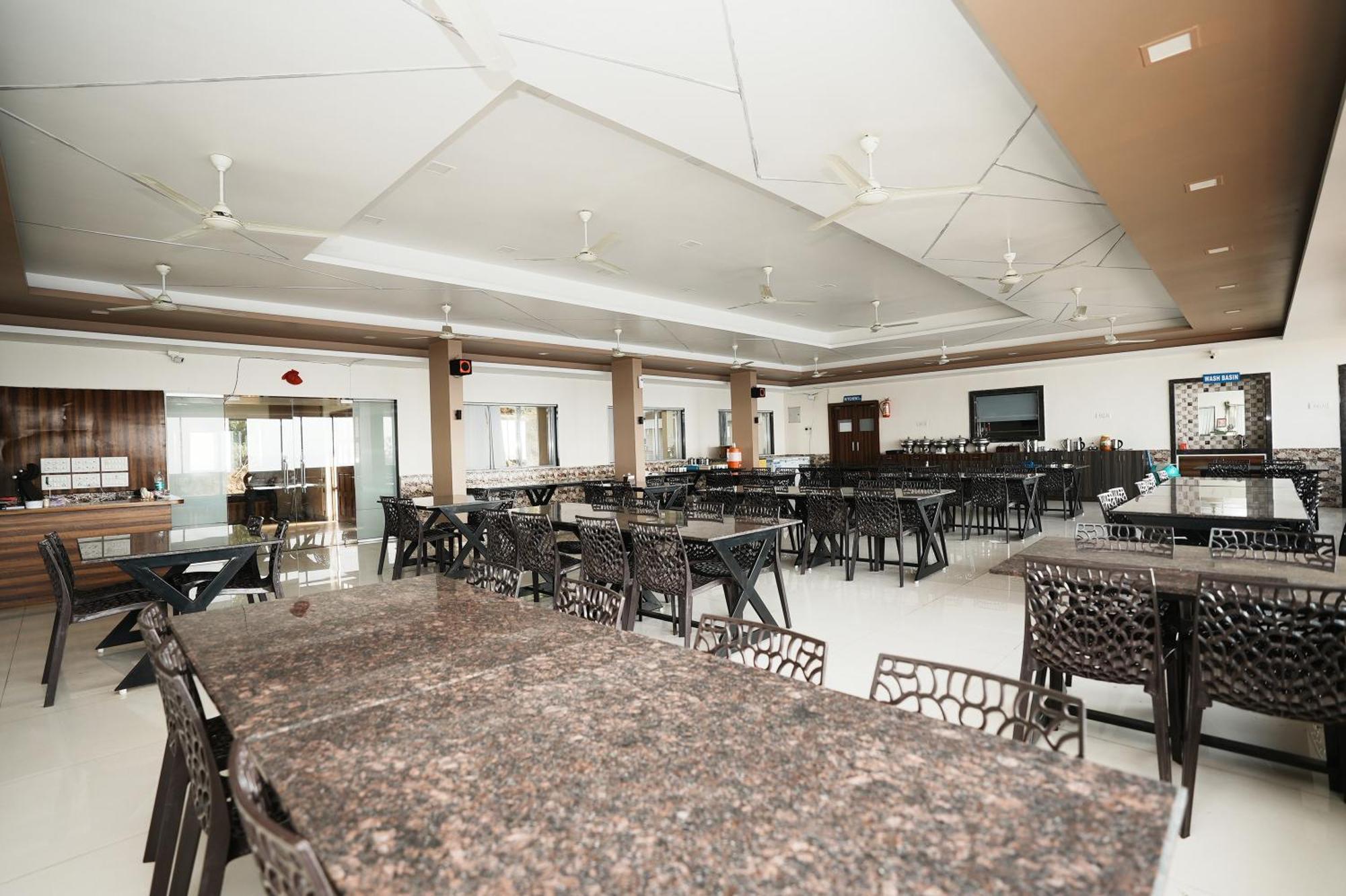 Kaizen & Resto Hotel