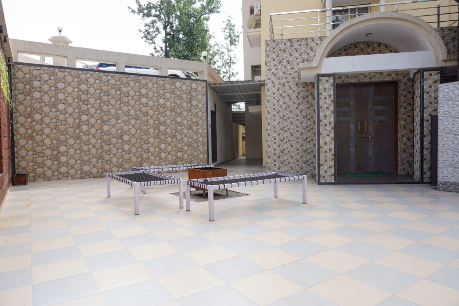 Nikams 6,bhk With Swimming Pool Villa *