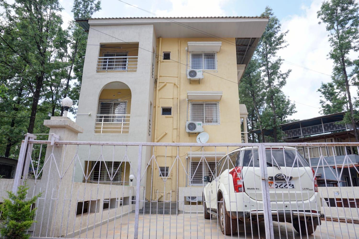 Nikams 6,bhk With Swimming Pool