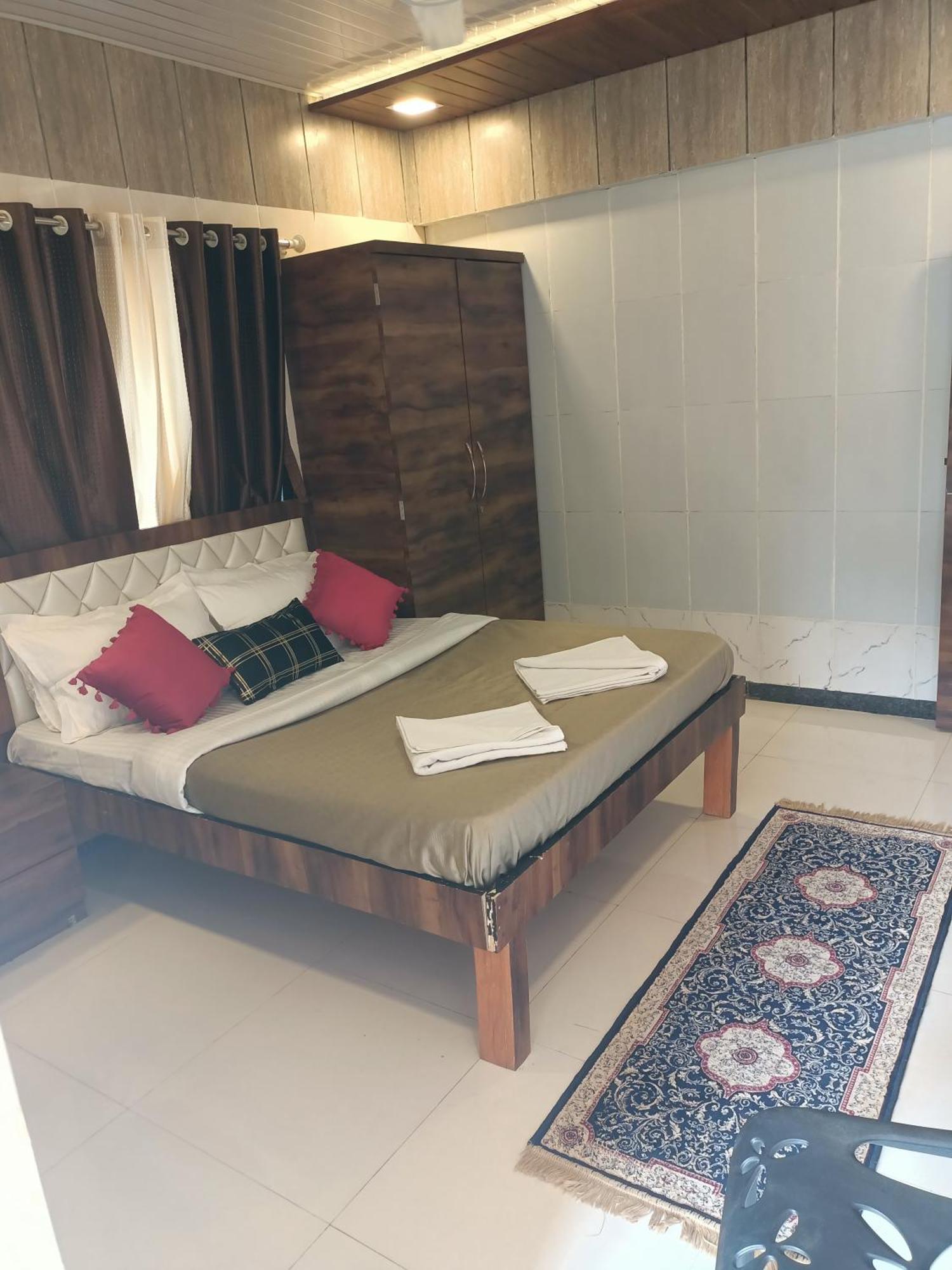 Nikams 6,bhk With Swimming Pool *