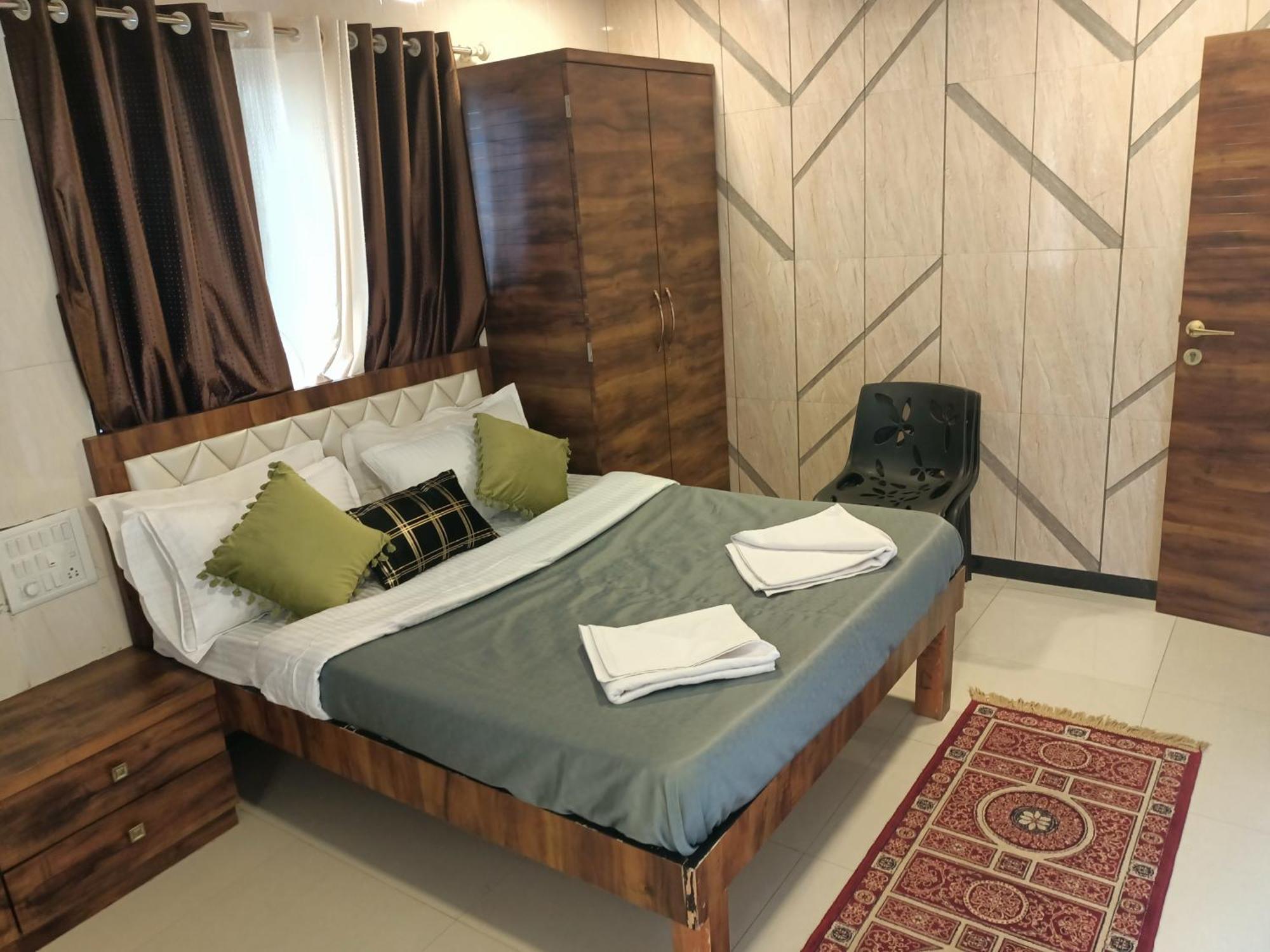 Villa Nikams 6,bhk With Swimming Pool