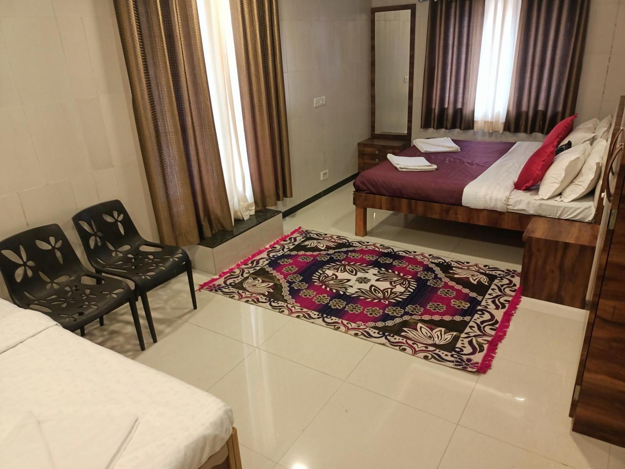 Nikams 6,bhk With Swimming Pool Villa