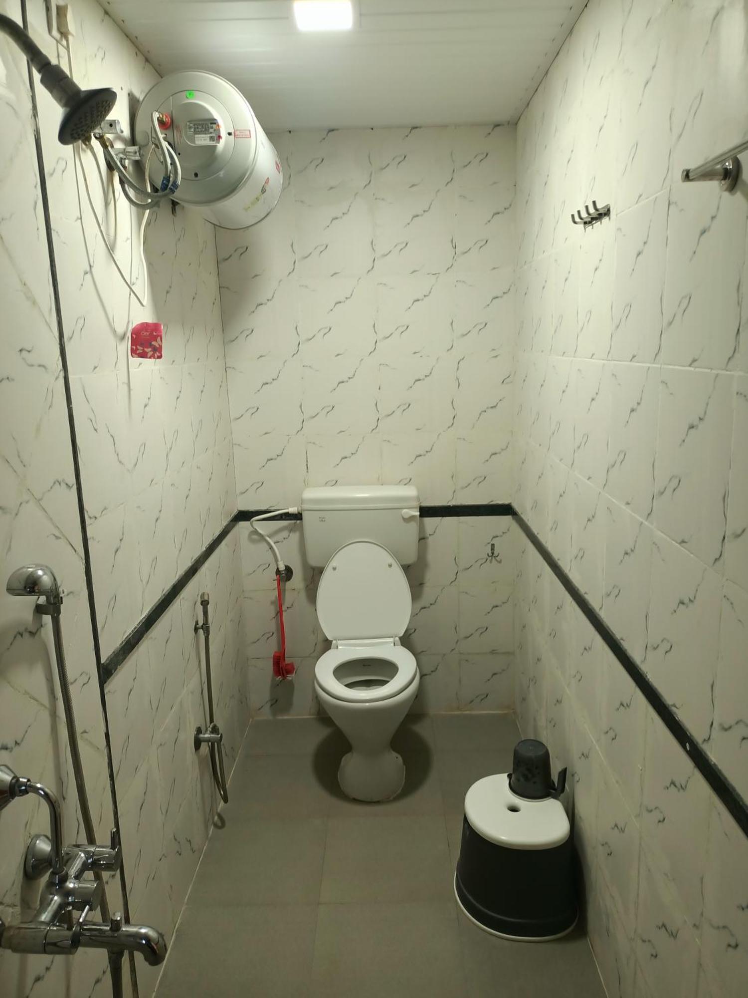 Nikams 6,bhk With Swimming Pool