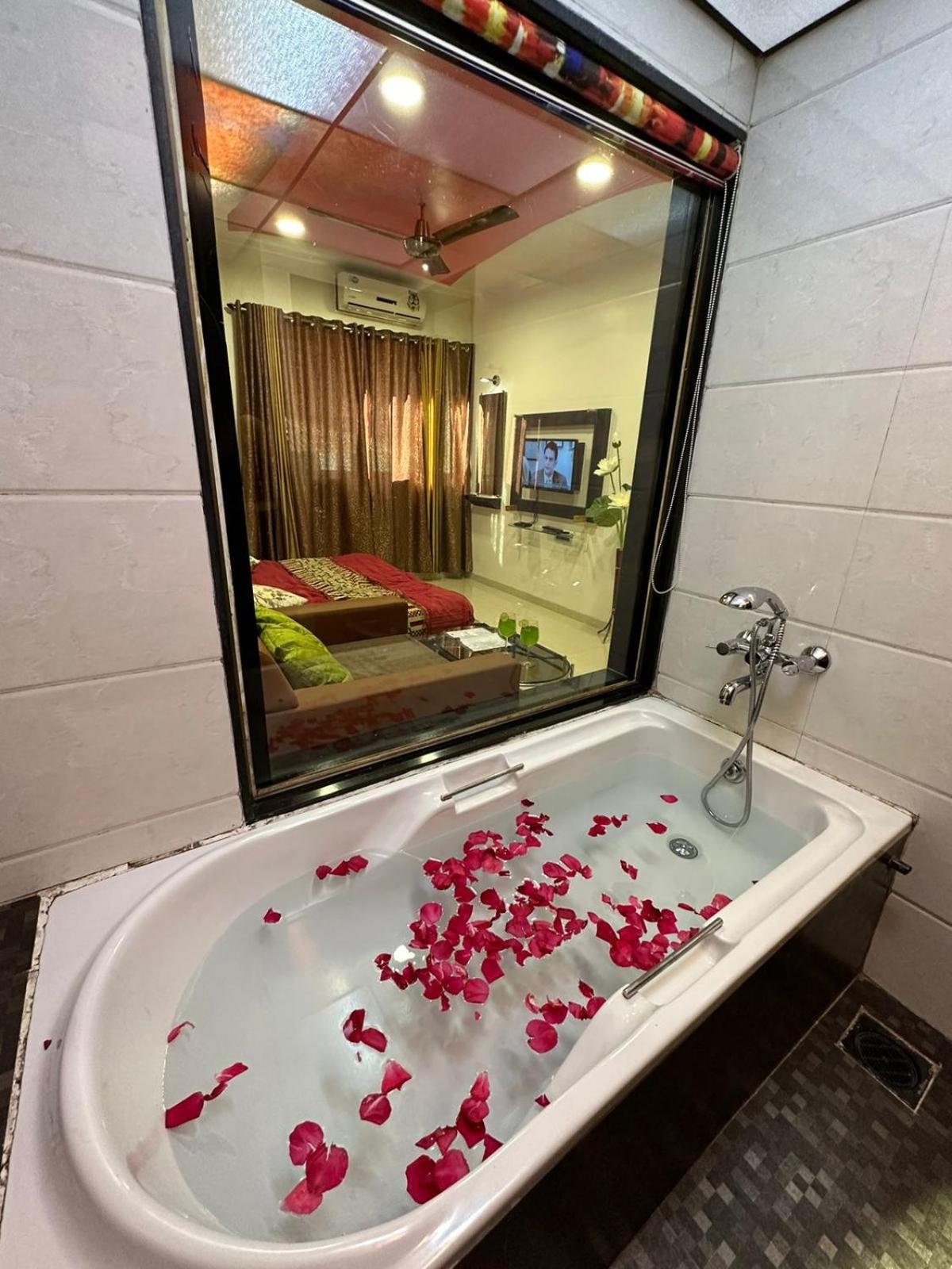 Js Excellency Hotel 2*