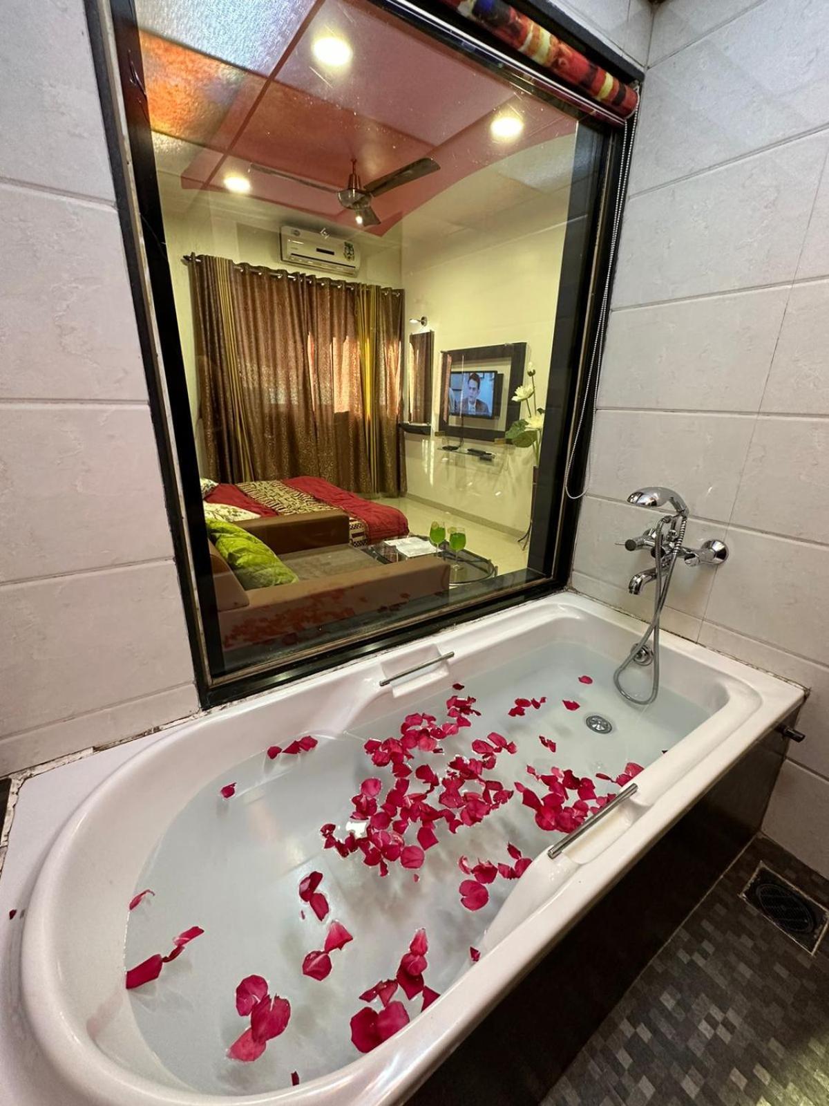 Js Excellency Hotel 2*