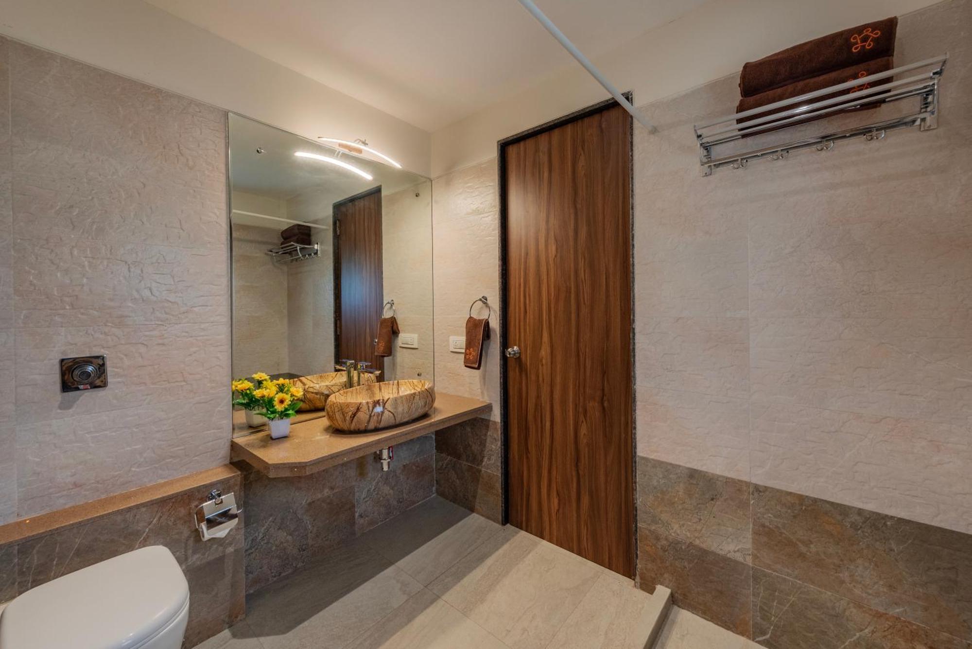 Saffronstays Horizon 360, A Short Walk From Venna And Market *