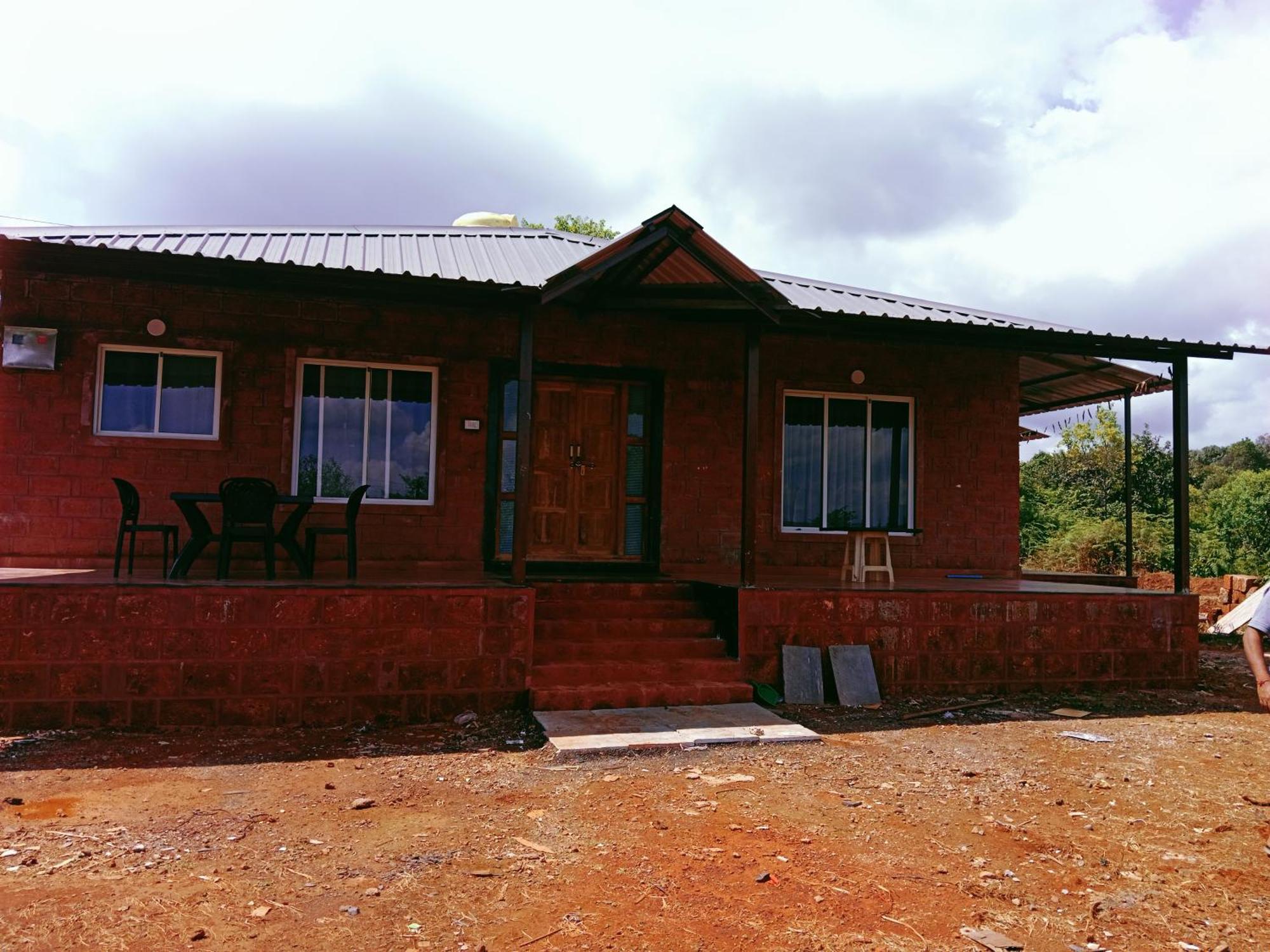 Dattatray Hollydays 3bhk With Balcony Country house
