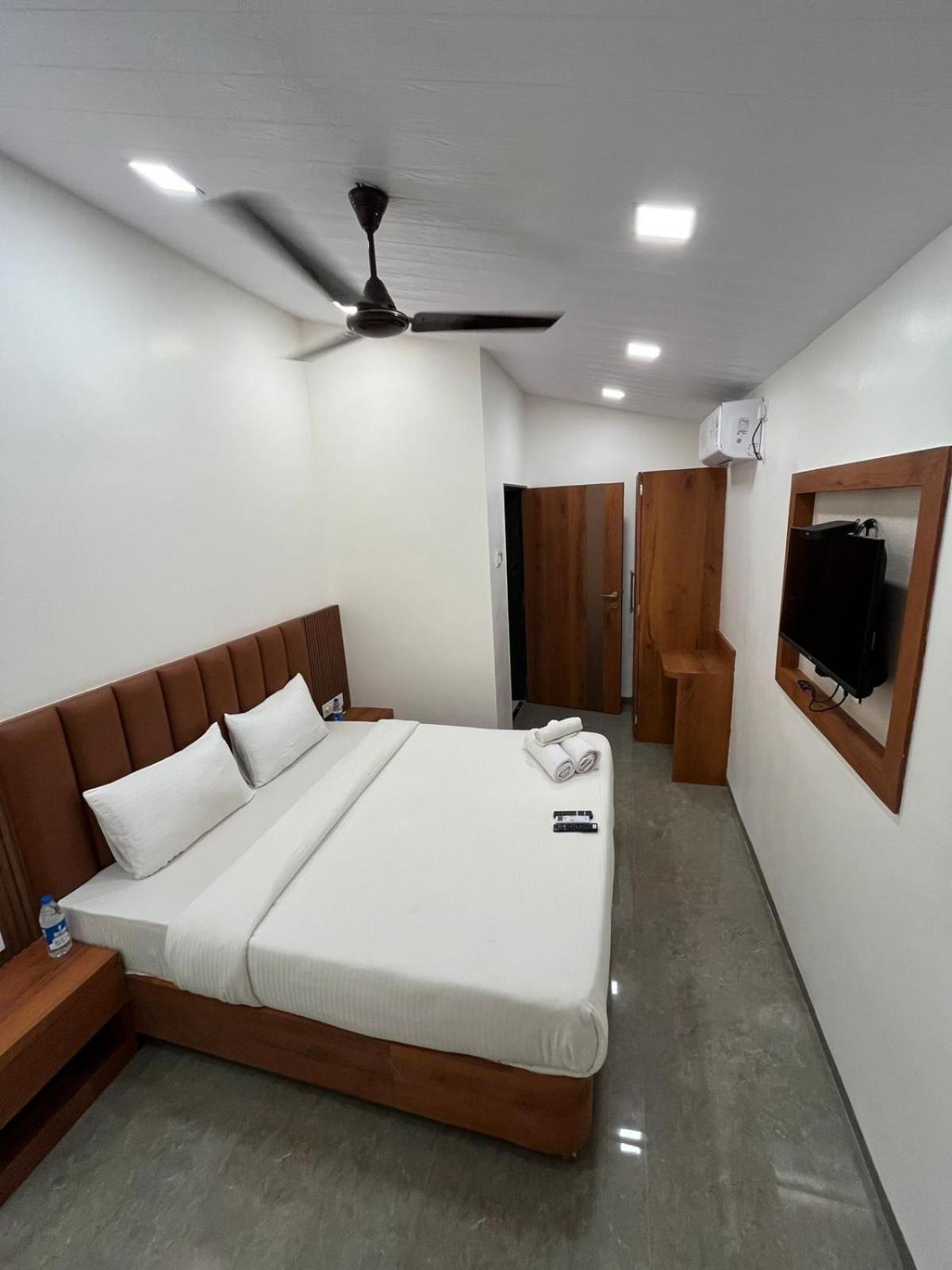 Khushi Riverside & Hotel 3*