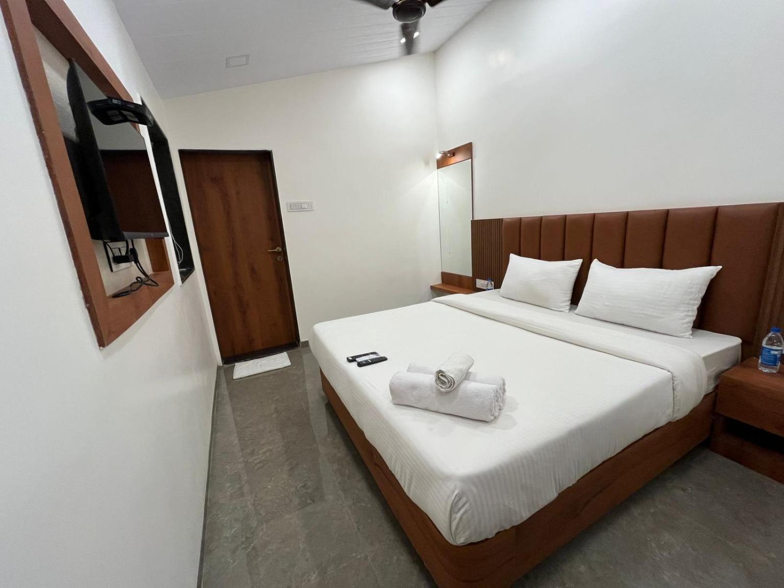 Hotel Khushi Riverside & 3*