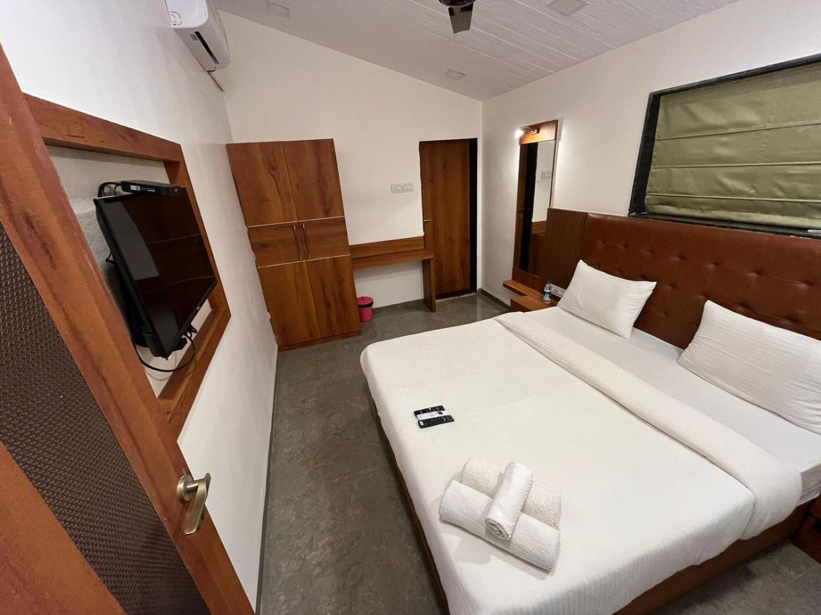 Khushi Riverside & Hotel