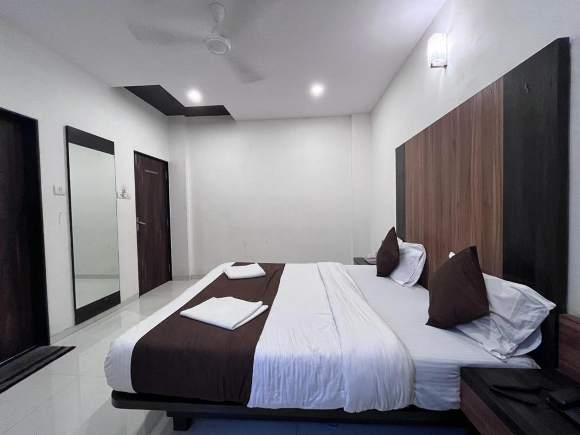 Sarthak Residency Hotel 3*