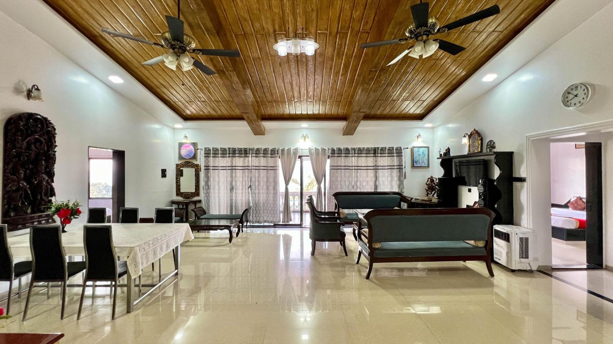 Hotel Emerald