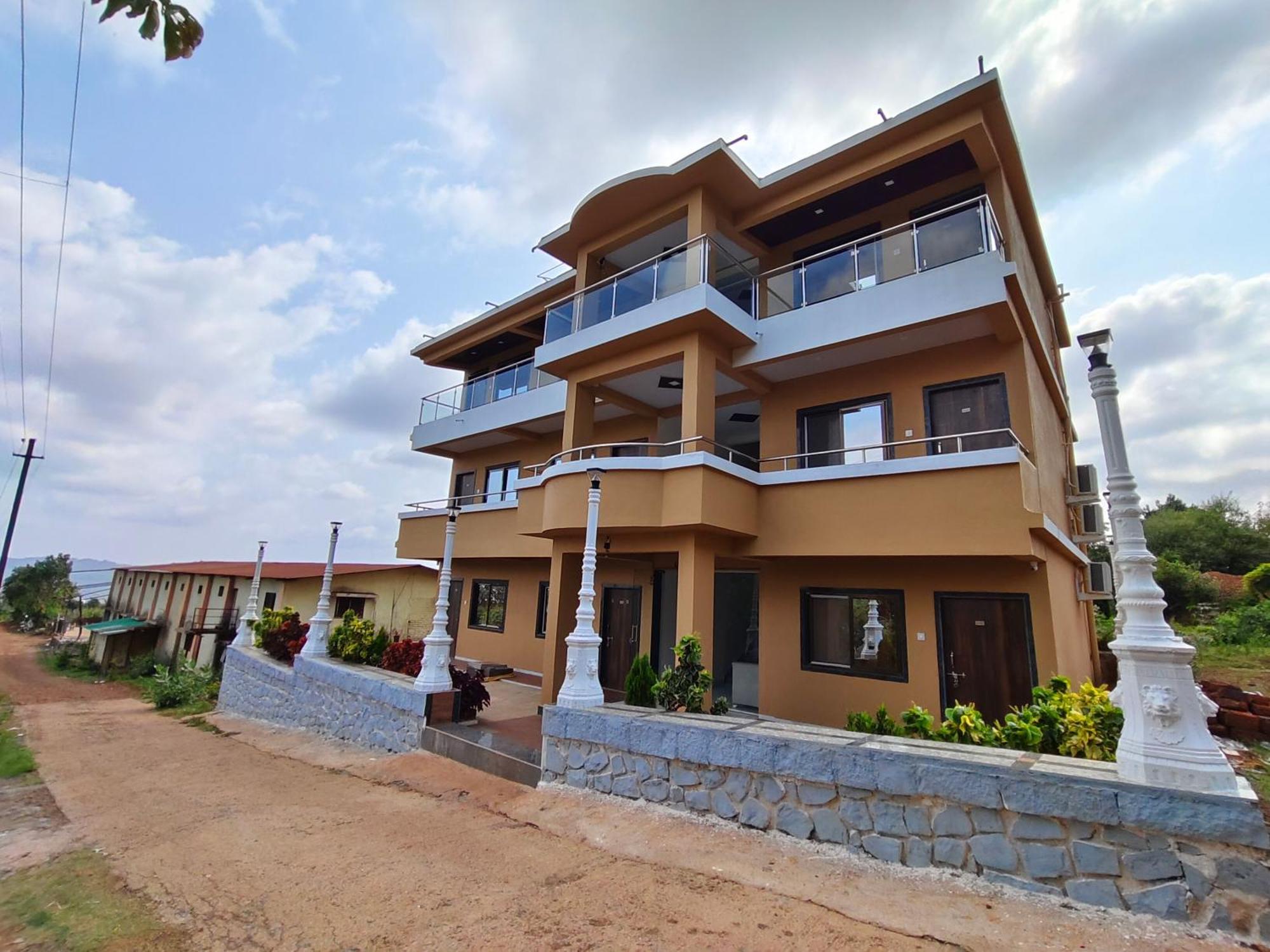 Hotel Kadam Palace Mahabaleshwar