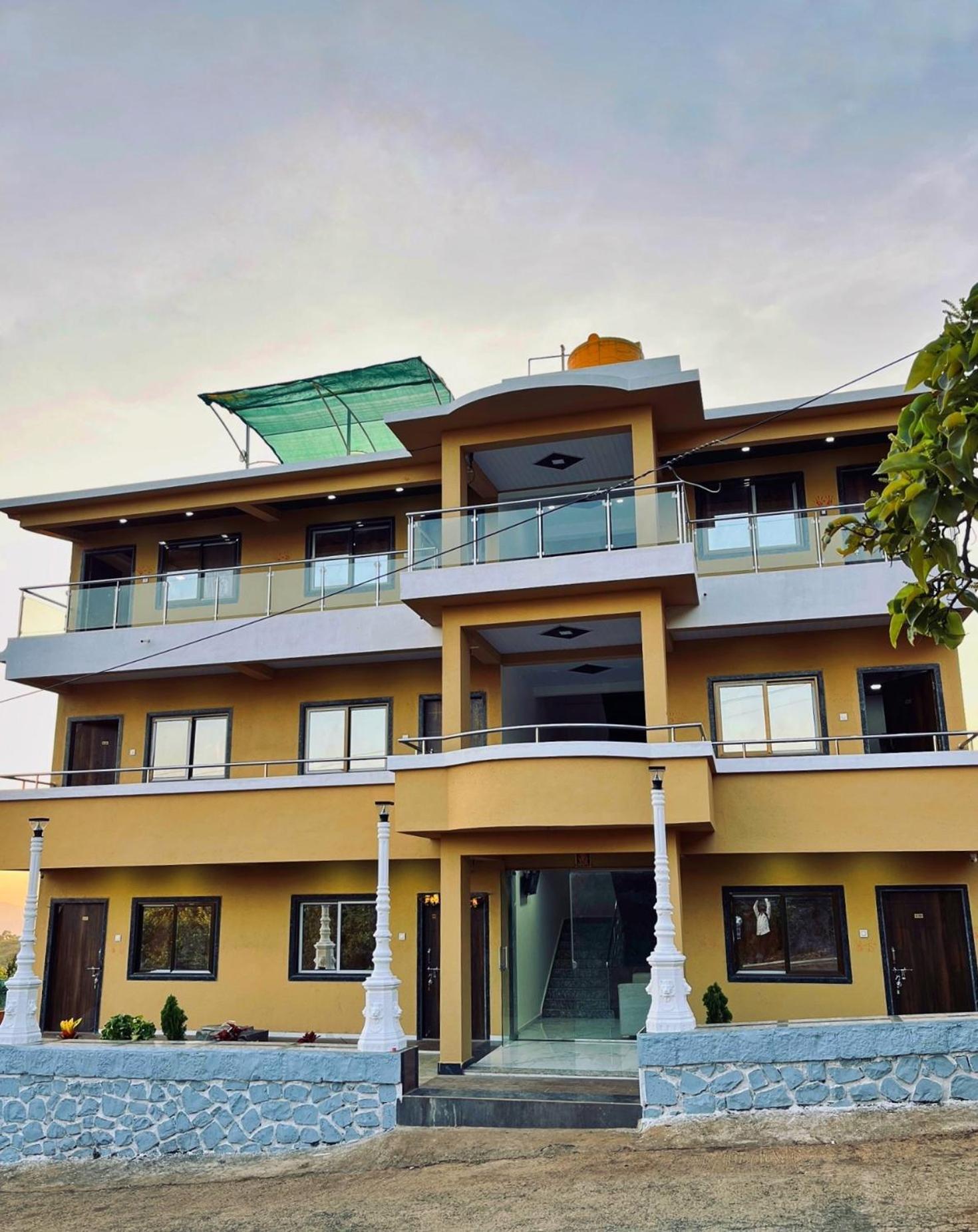 Kadam Palace Hotel 3*