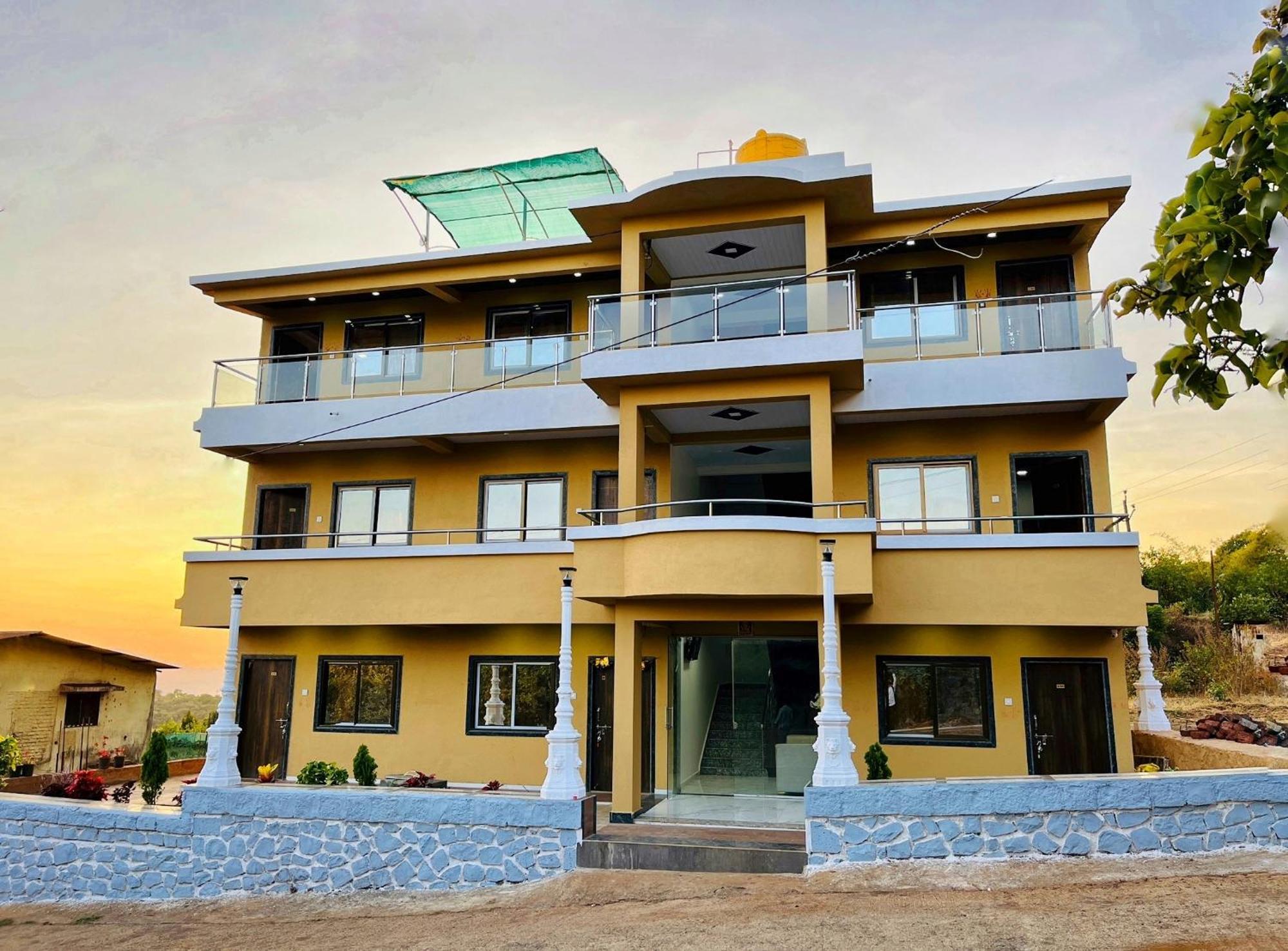 Hotel Kadam Palace Mahabaleshwar