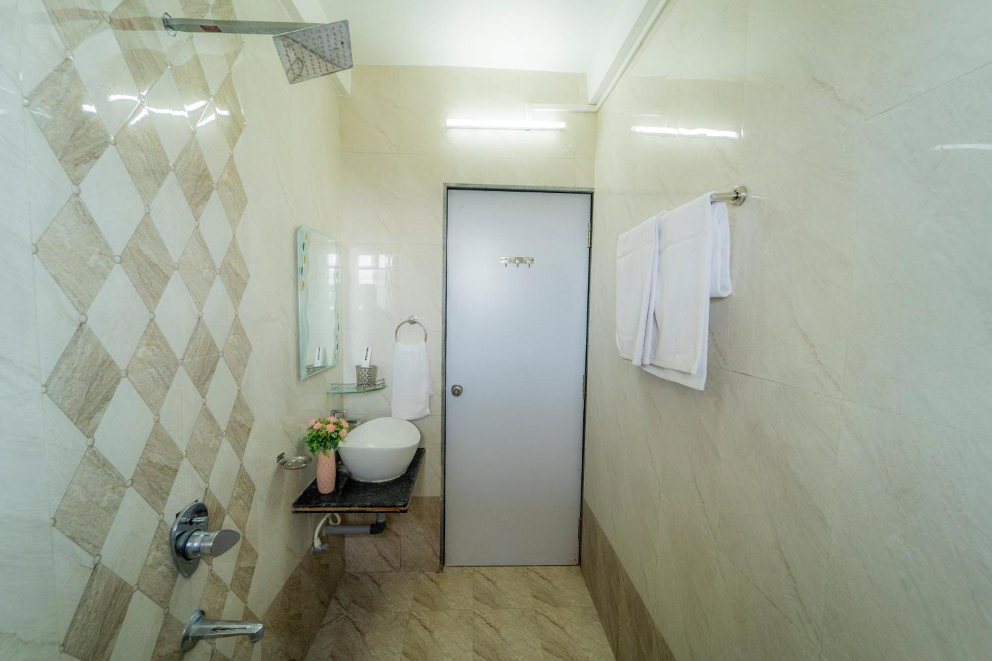 Hill View ,mahabaleshwar , Private Swimming Pool Villa *