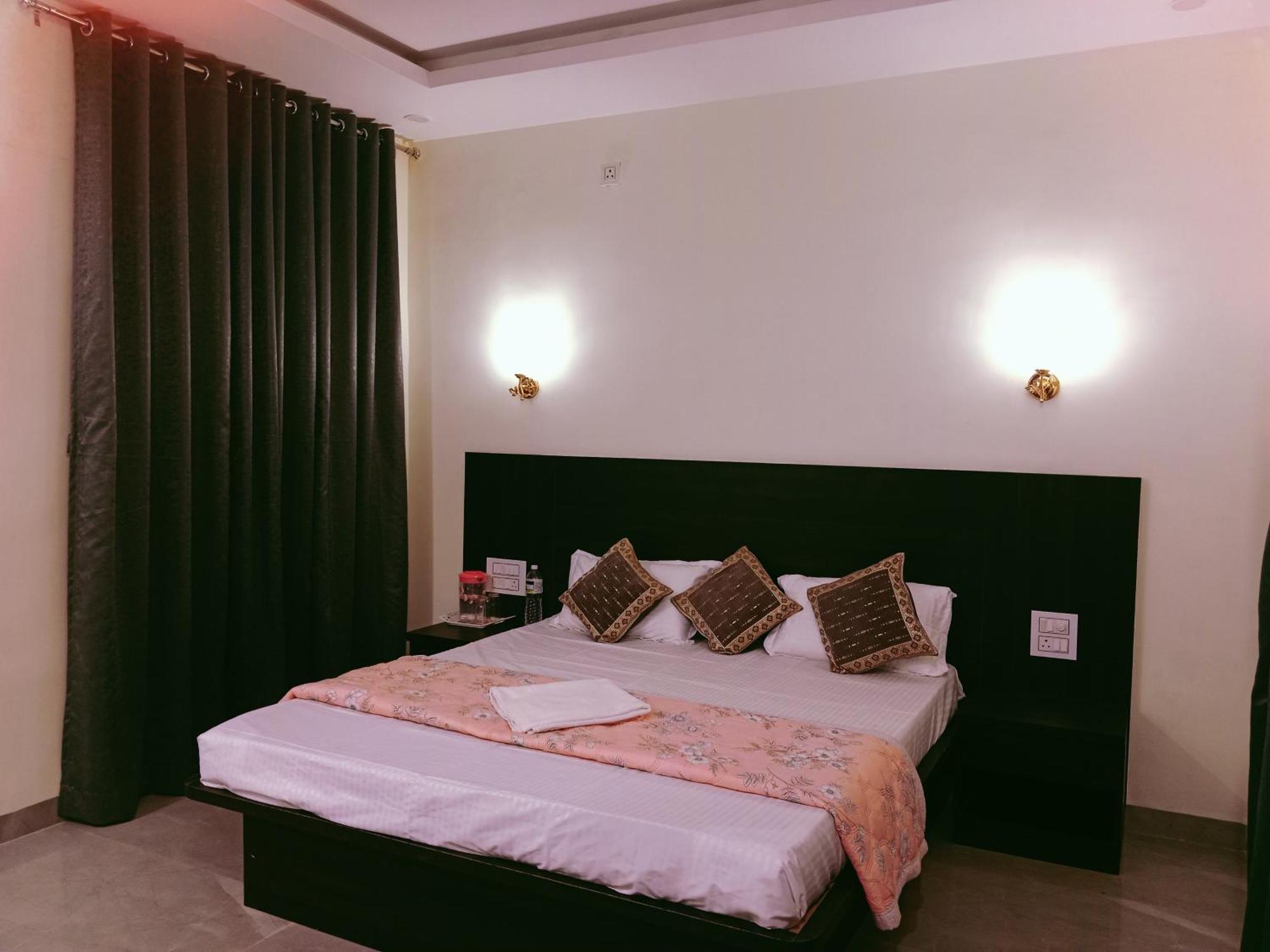 3bhk Browne By Villass
