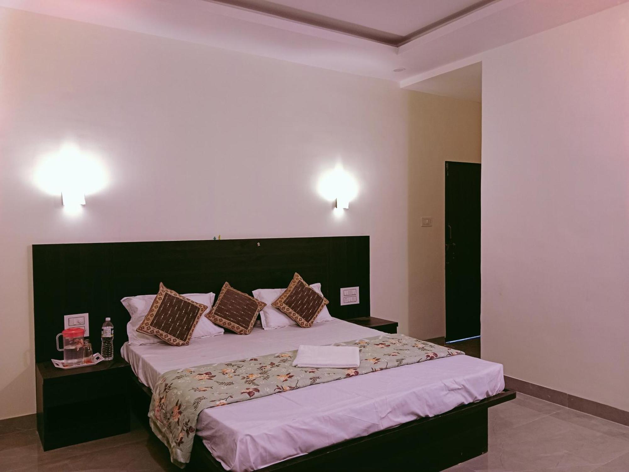 3bhk Browne By Villass Villa