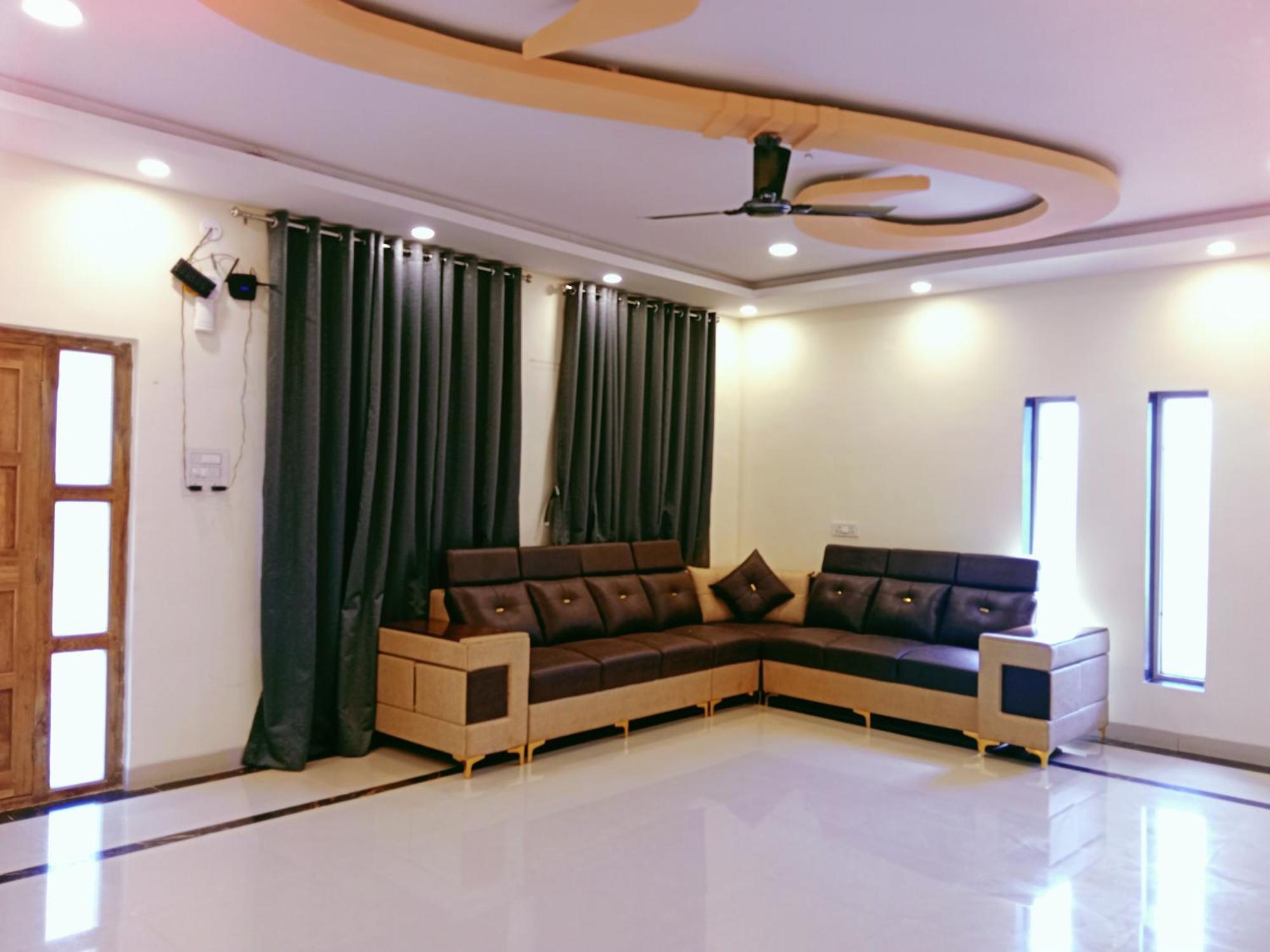 3bhk Browne By Villass *