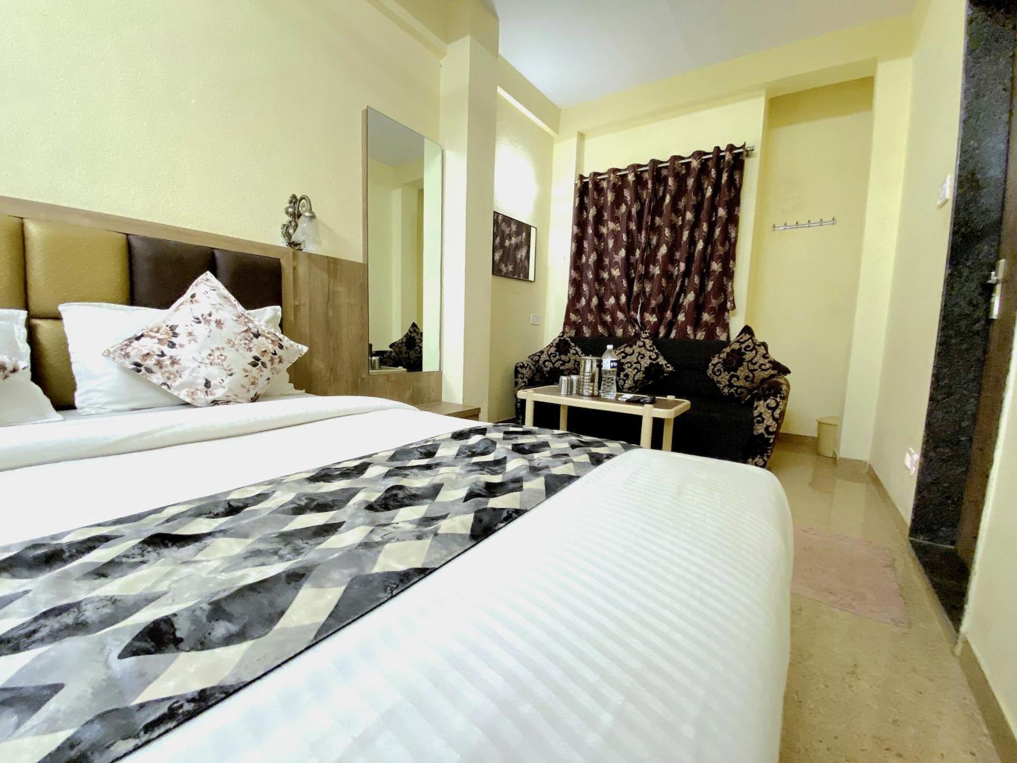 Alina Palace *
