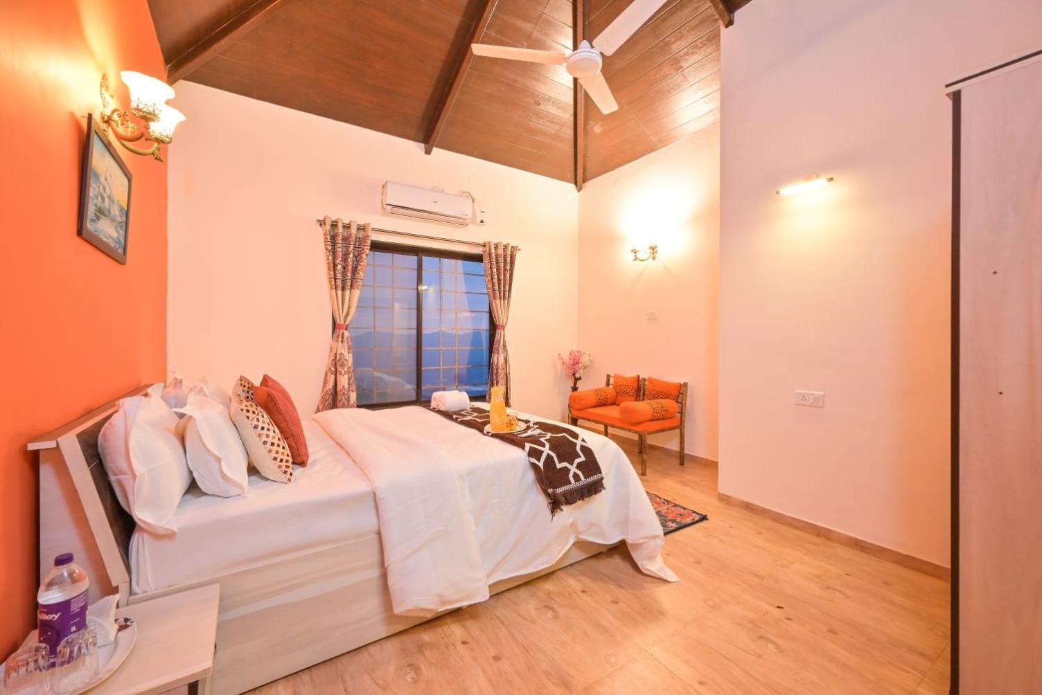 Holiday home Lifeline Villas- Backwater Breeze Valley View Luxurious Infinity Pool With Huge Open Area Mahabaleshwar