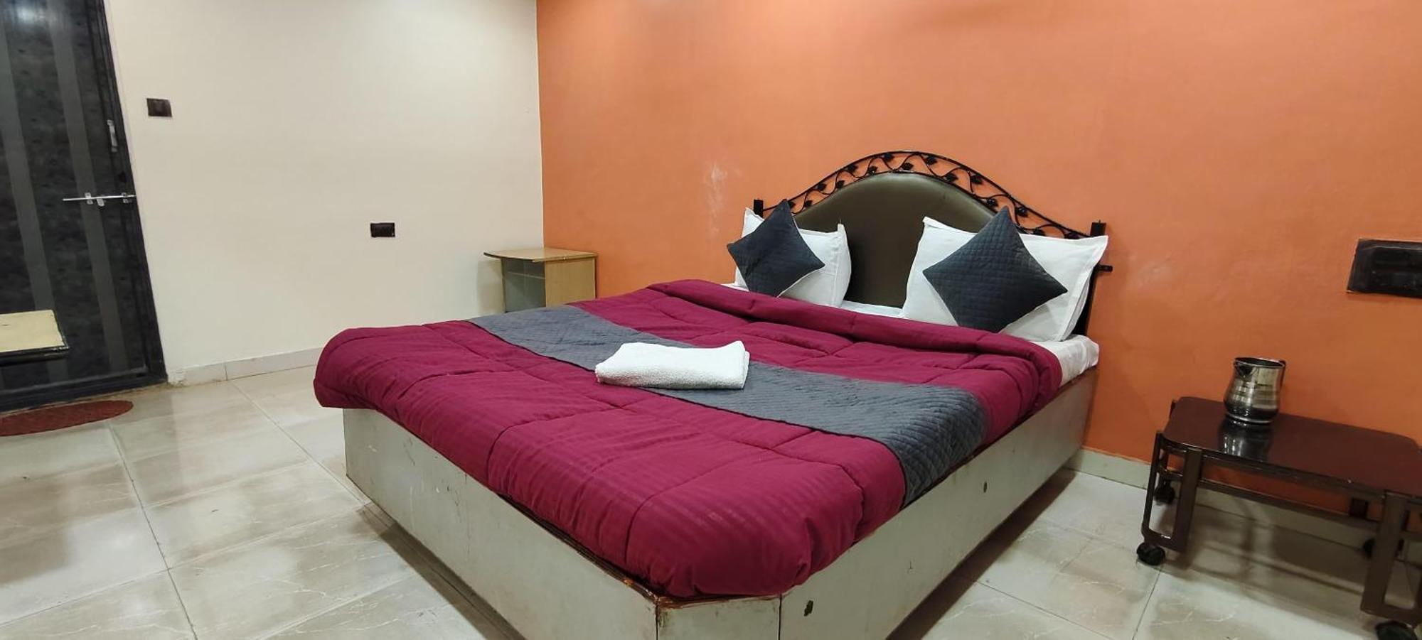 Hotel Sai Niwas 3*