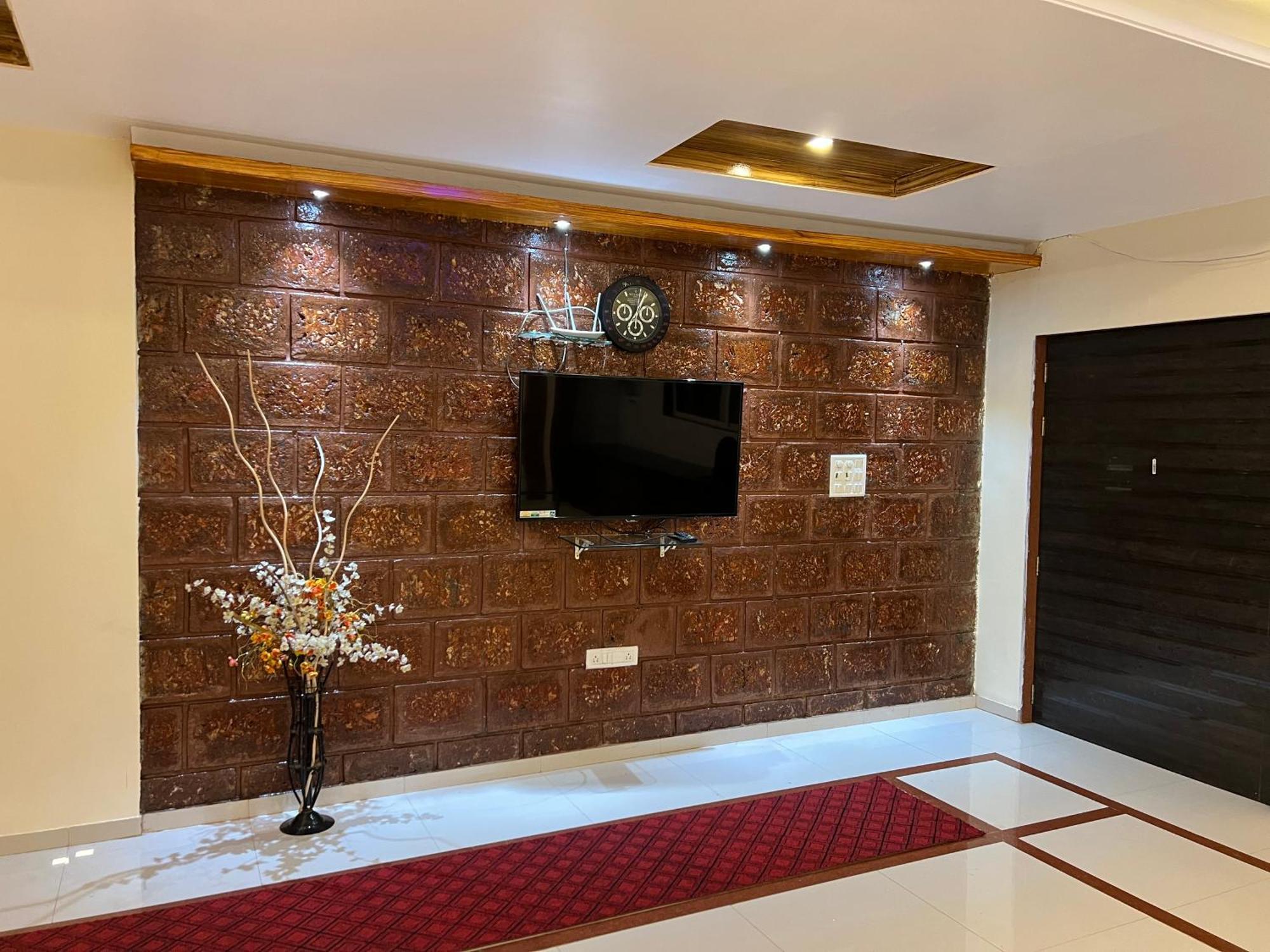 Shriyan Hotel