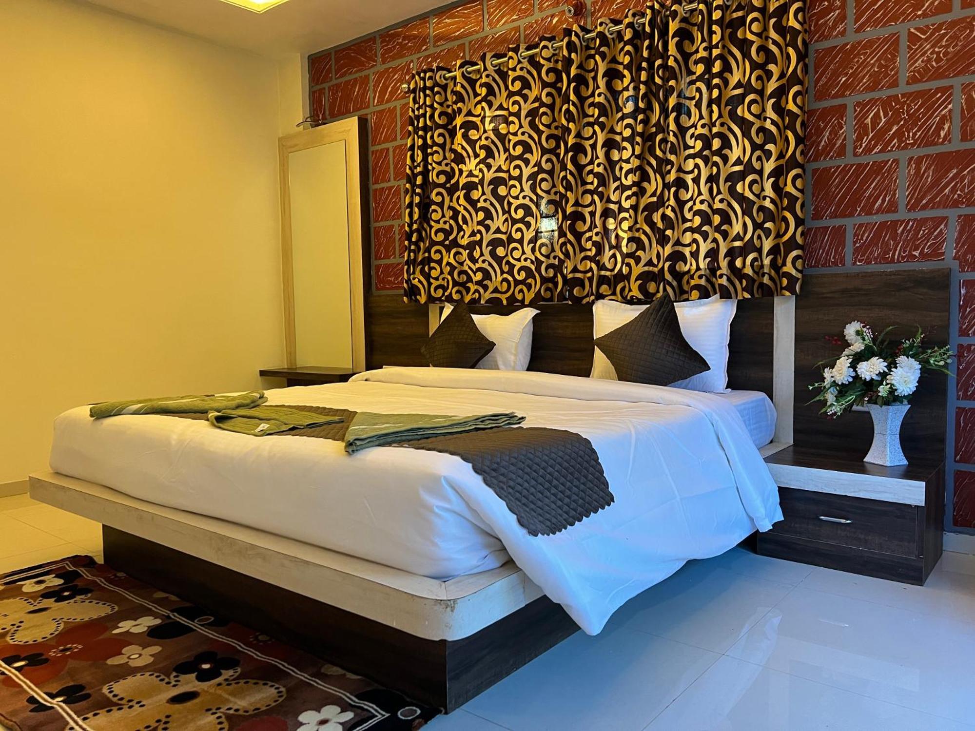 Hotel Shriyan 4*