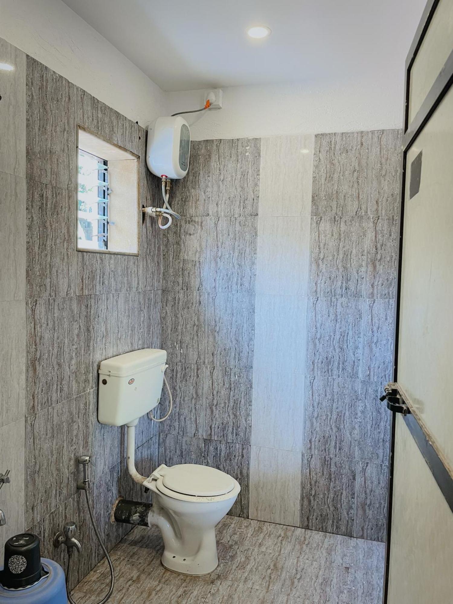 Hill Side Heaven Residency Hotel *
